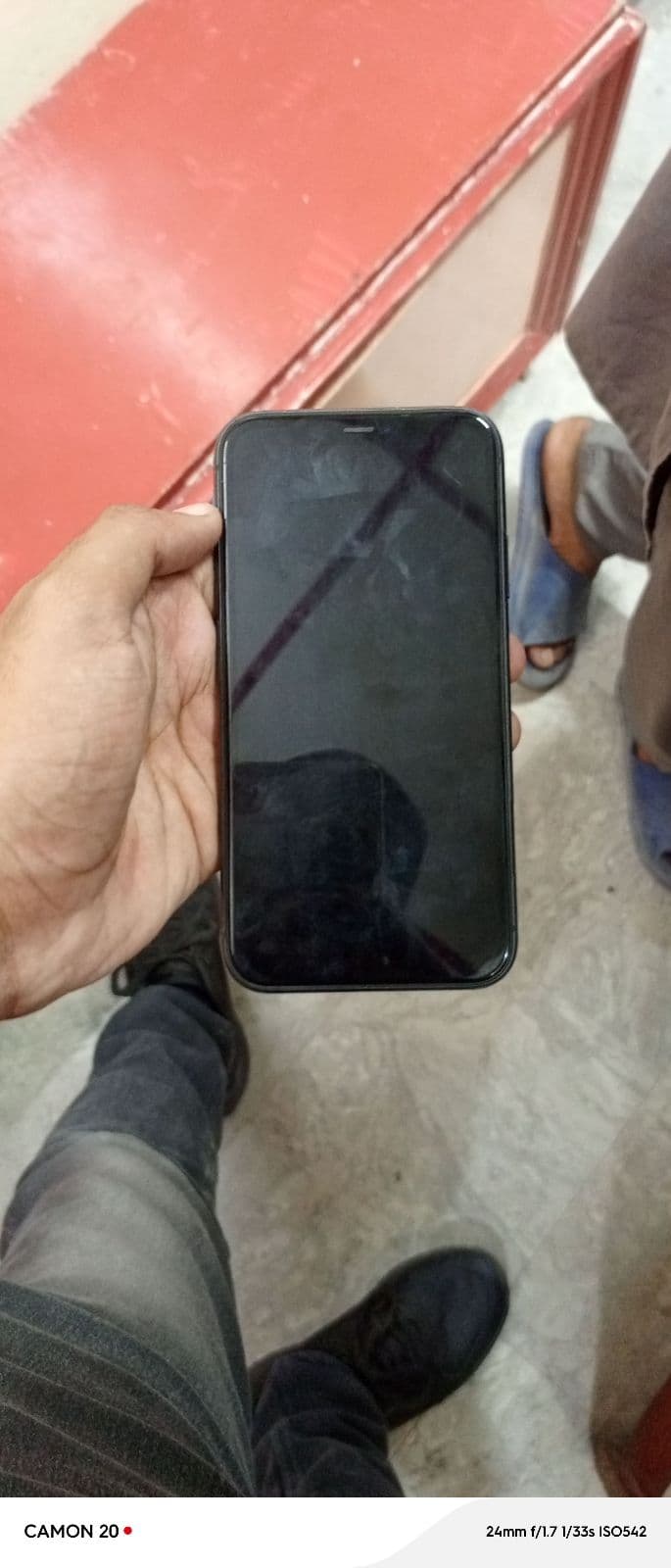 Apple iPhone 11 64GB in Black — photo 2