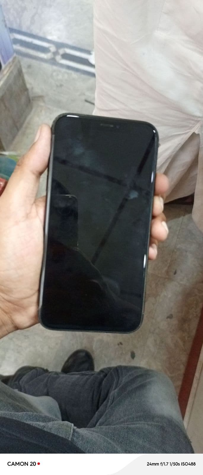 Apple iPhone XR 64GB in Black — photo 2