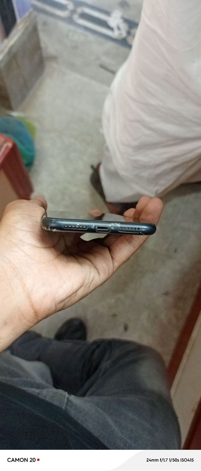 Apple iPhone XR 64GB in Black — photo 3