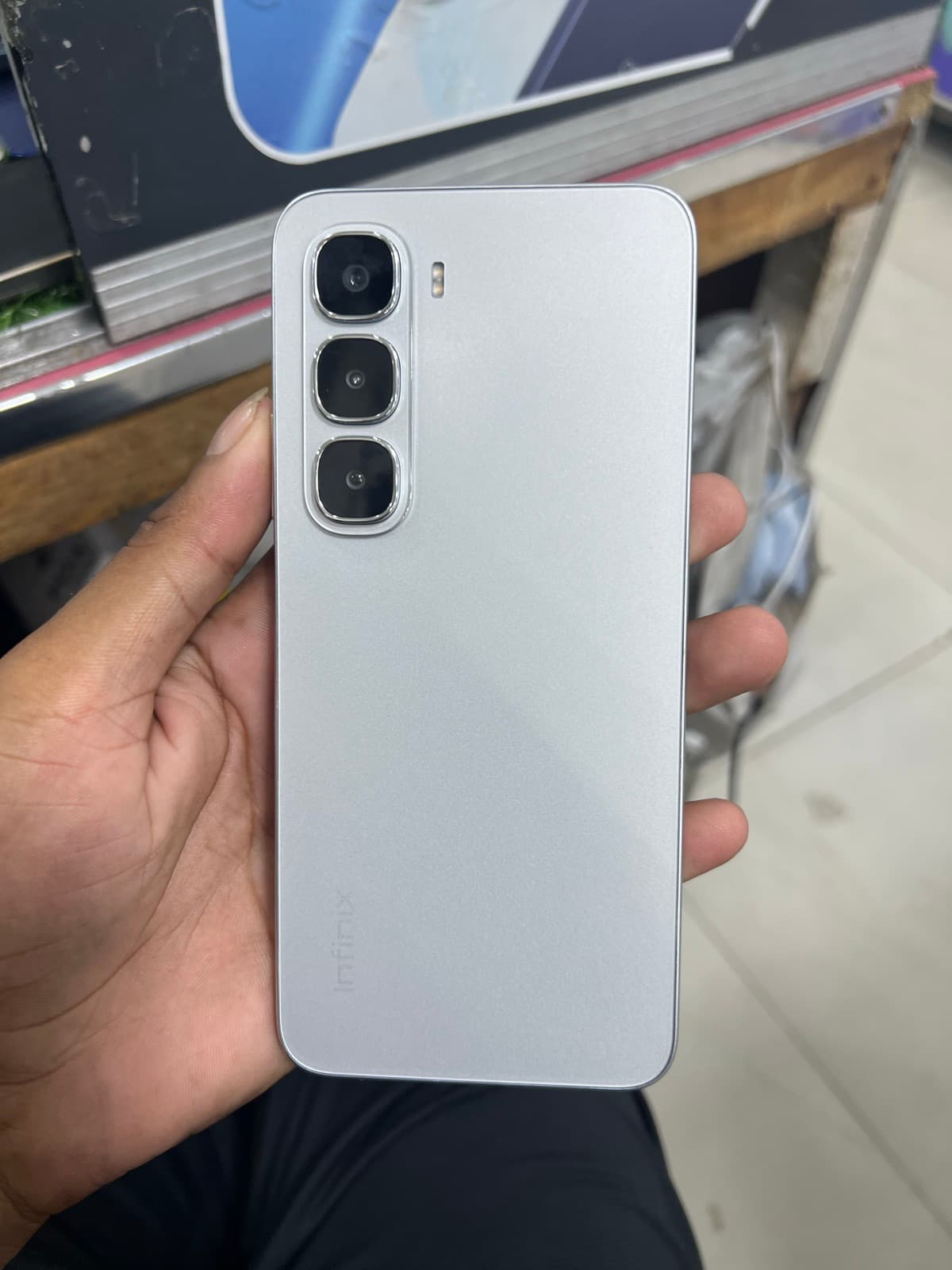 Infinix Hot 60i 6GB / 128GB in Titanium Silver — photo 1