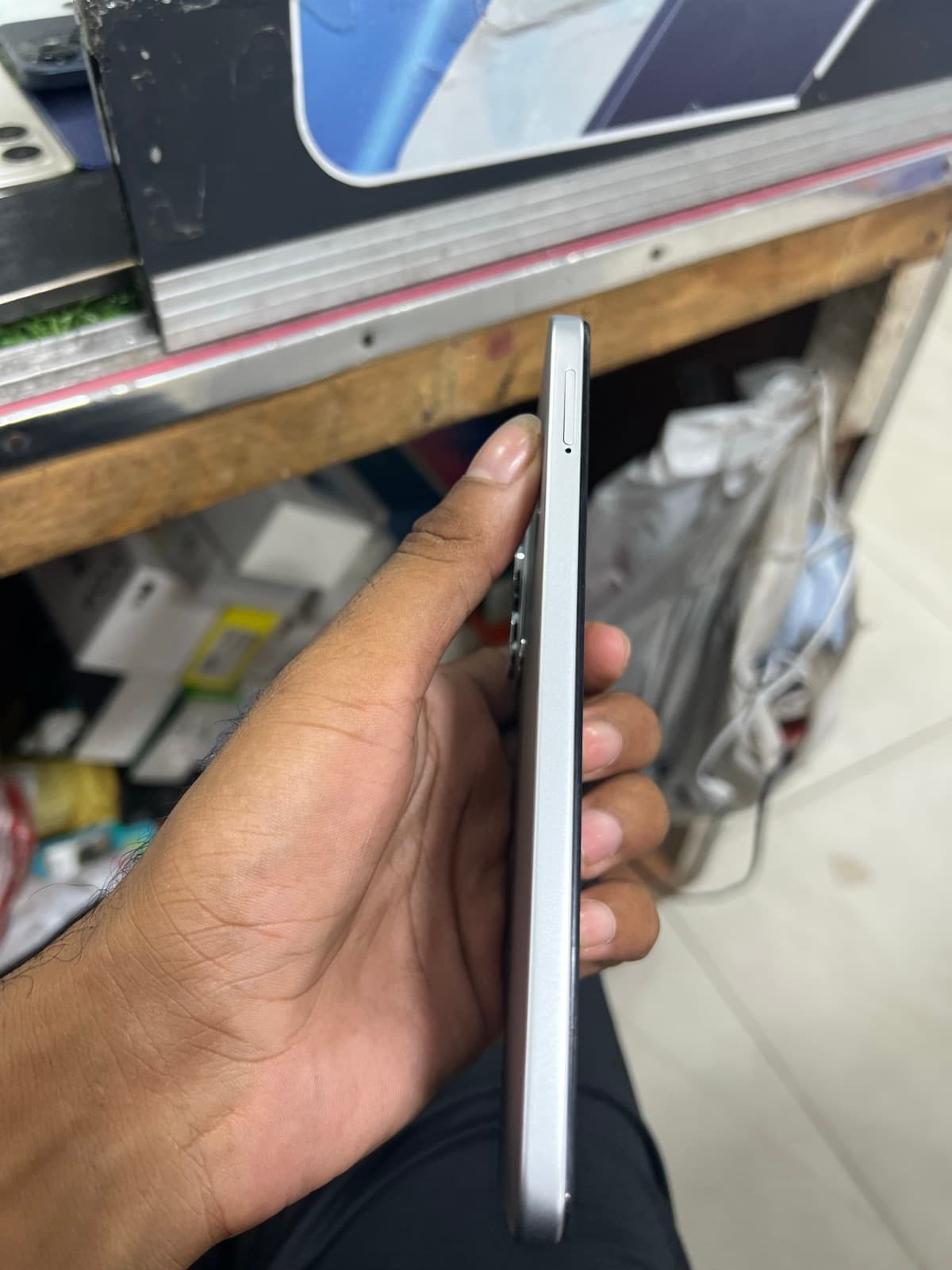 Infinix Hot 60i 6GB / 128GB in Titanium Silver — photo 3