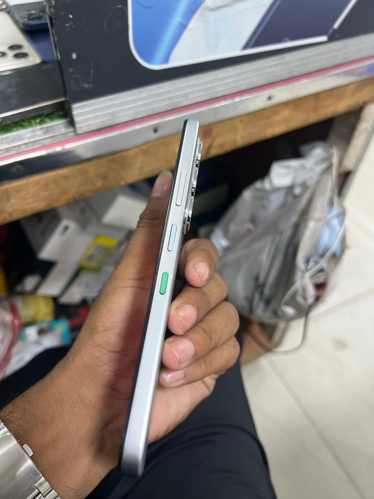 Infinix Hot 60i 6GB / 128GB in Titanium Silver — photo 4
