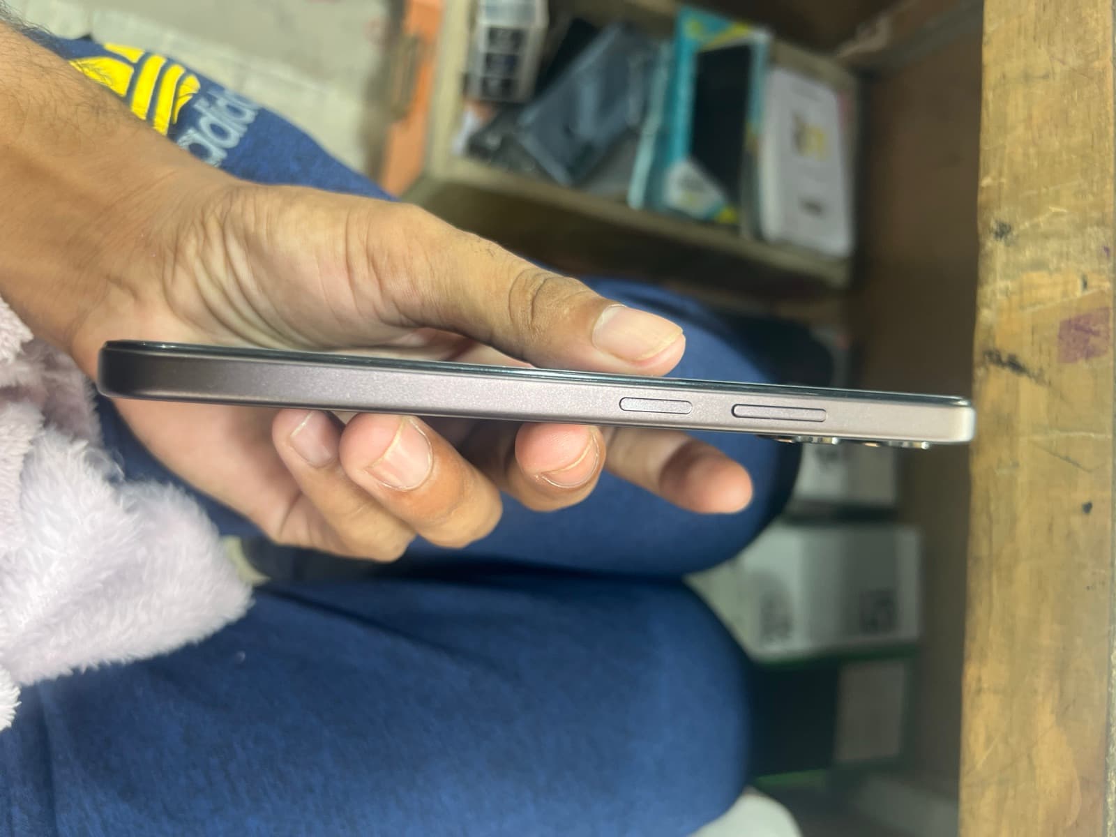 Oppo A6c 4GB / 64GB in Stone Brown — photo 3