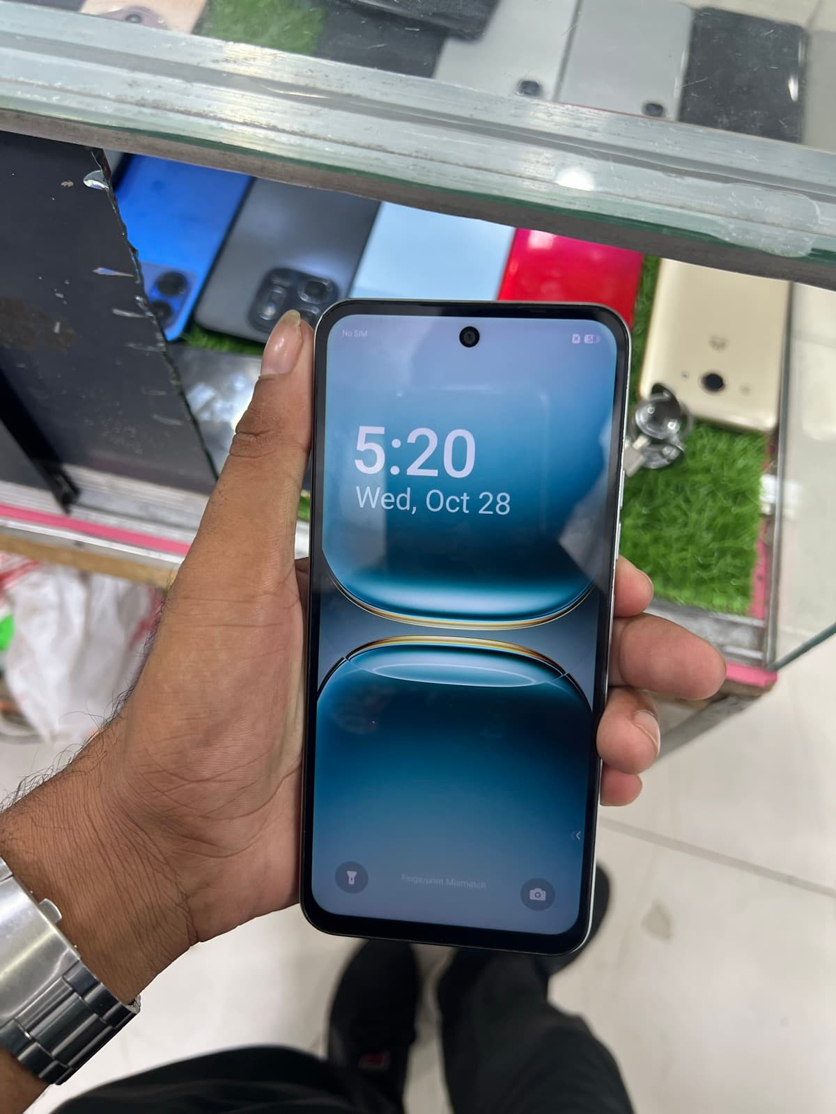 Tecno Spark 40 6GB / 128GB in Veil White — photo 2