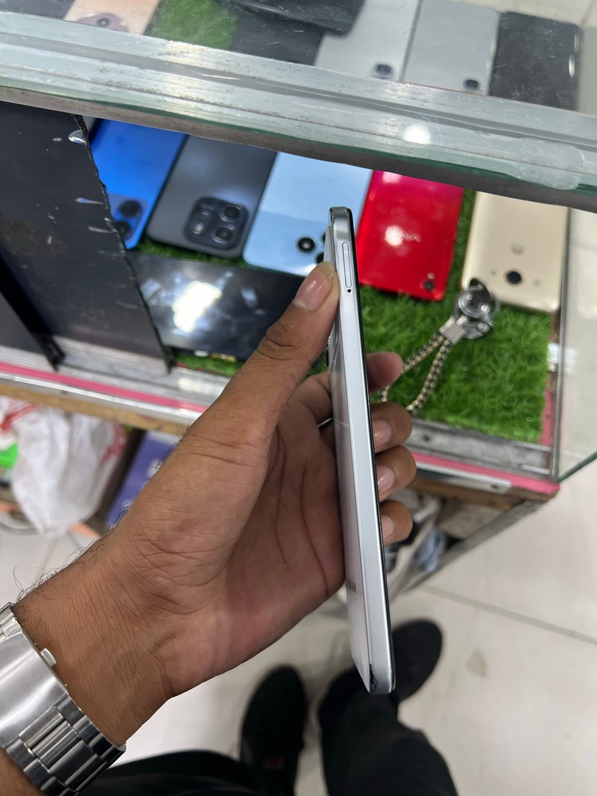 Tecno Spark 40 6GB / 128GB in Veil White — photo 4