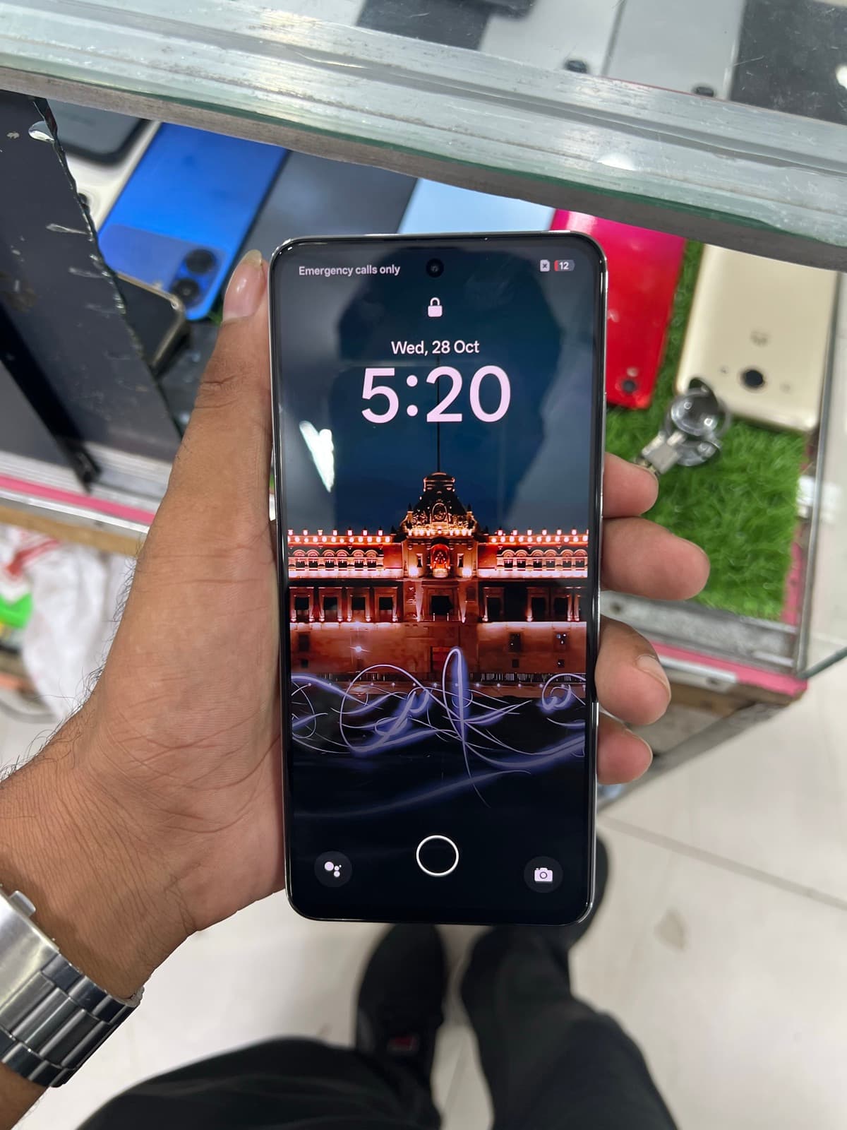 Oppo Reno 12 F 4G 8GB / 256GB in Amber Orange — photo 2