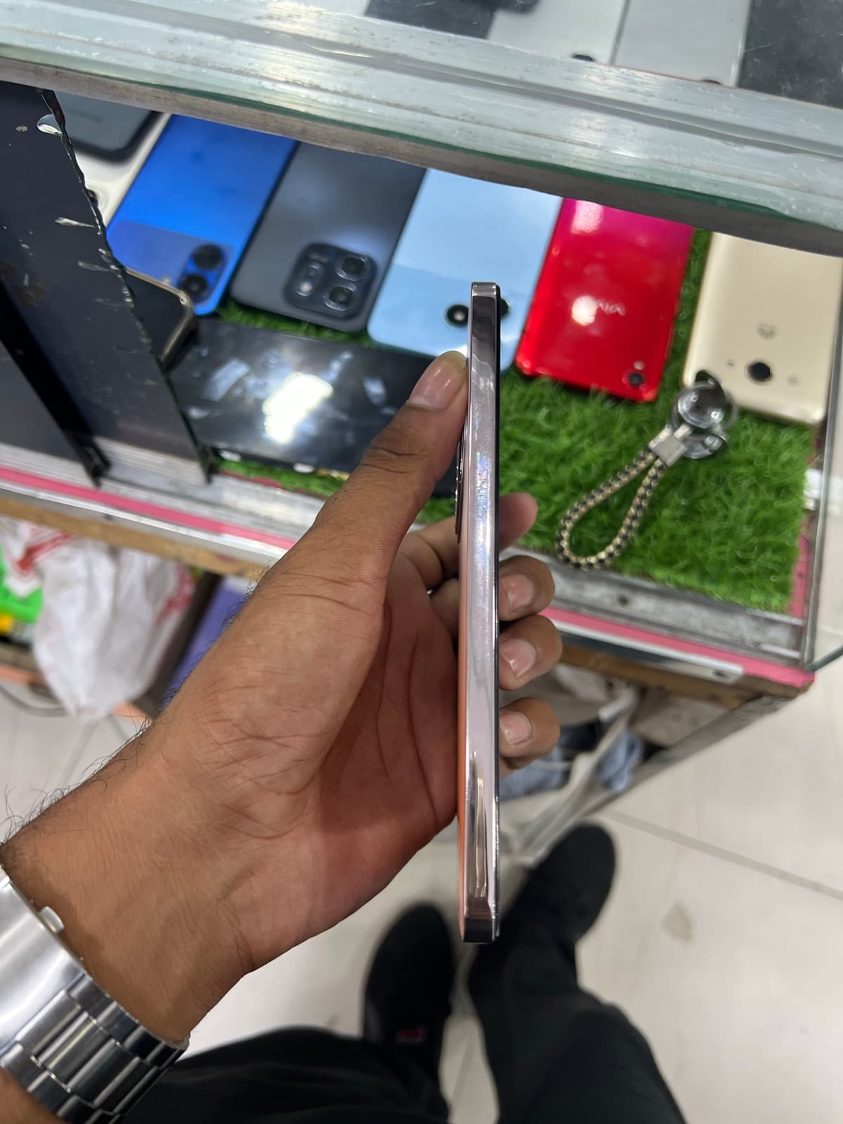Oppo Reno 12 F 4G 8GB / 256GB in Amber Orange — photo 4