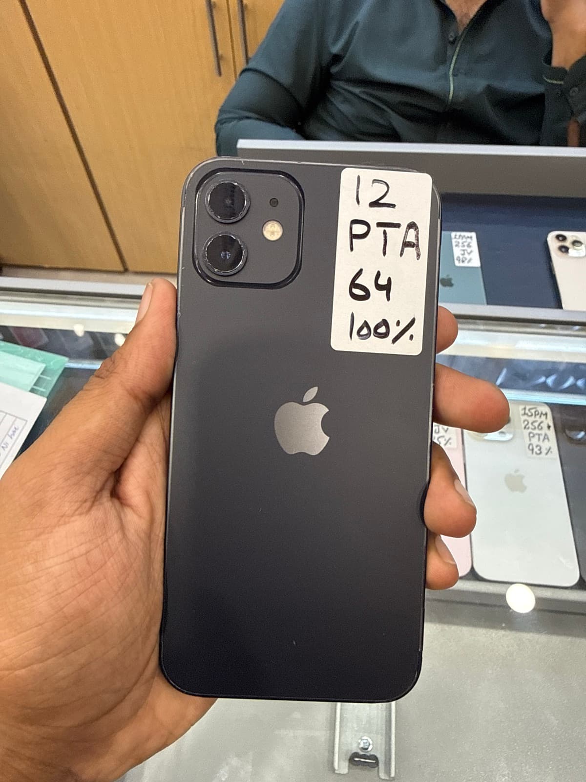 iPhone 12 · 64GB