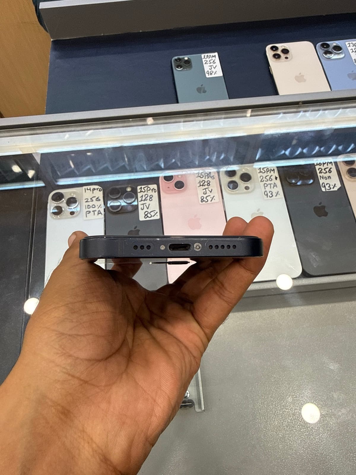 Apple iPhone 12 64GB in Black — photo 4