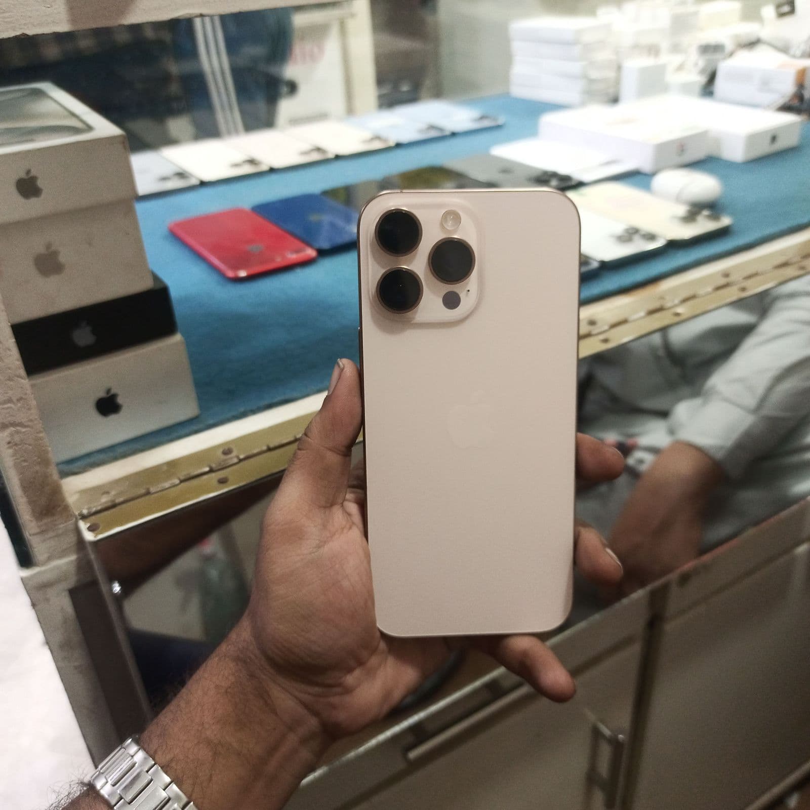 iPhone 16 Pro Max · 256GB