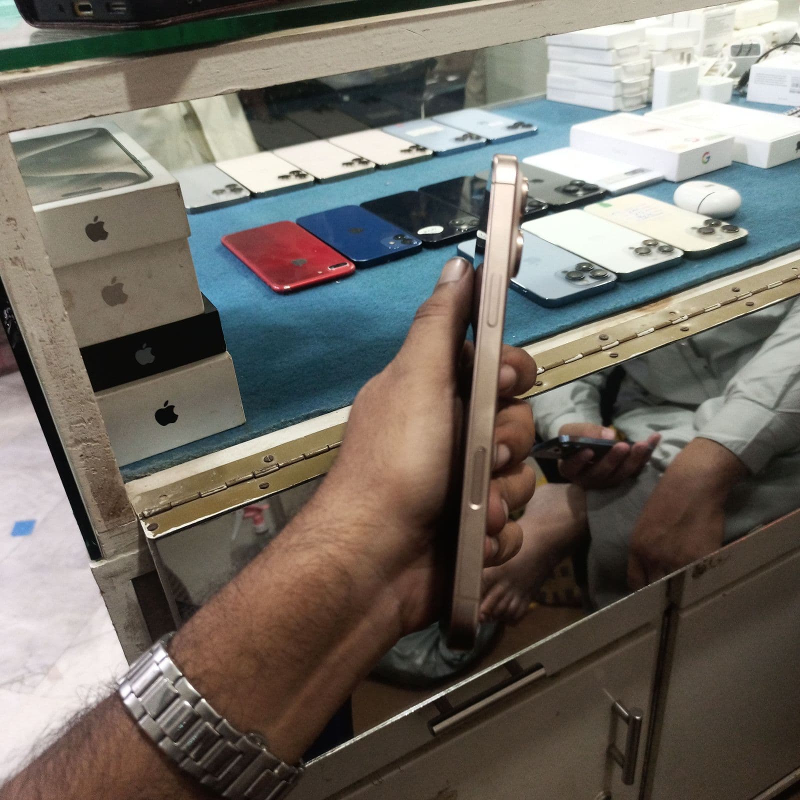 Apple iPhone 16 Pro Max 256GB in Desert Titanium — photo 4