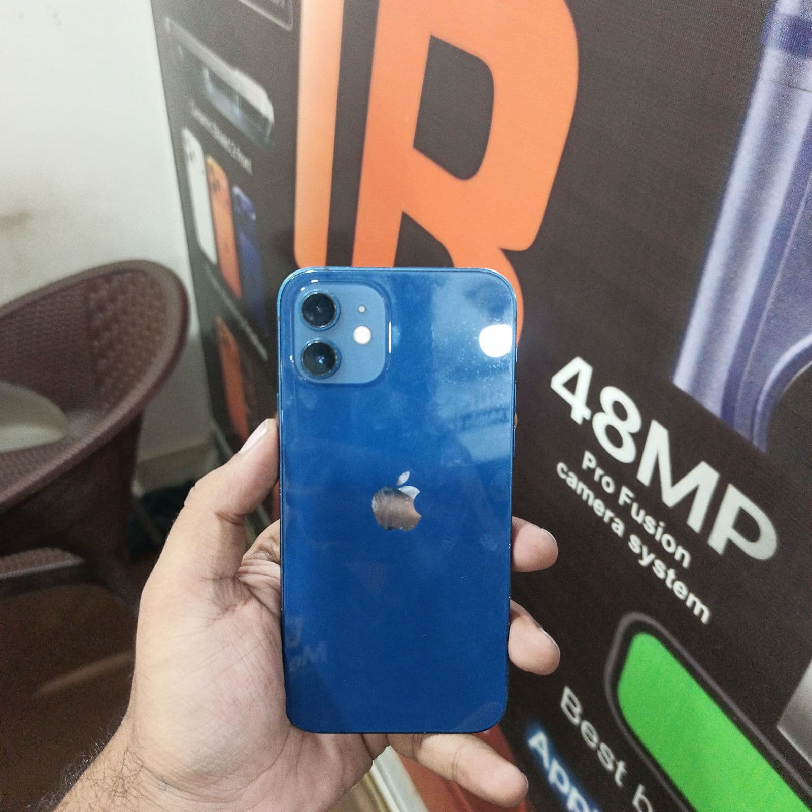 iPhone 12 · 64GB