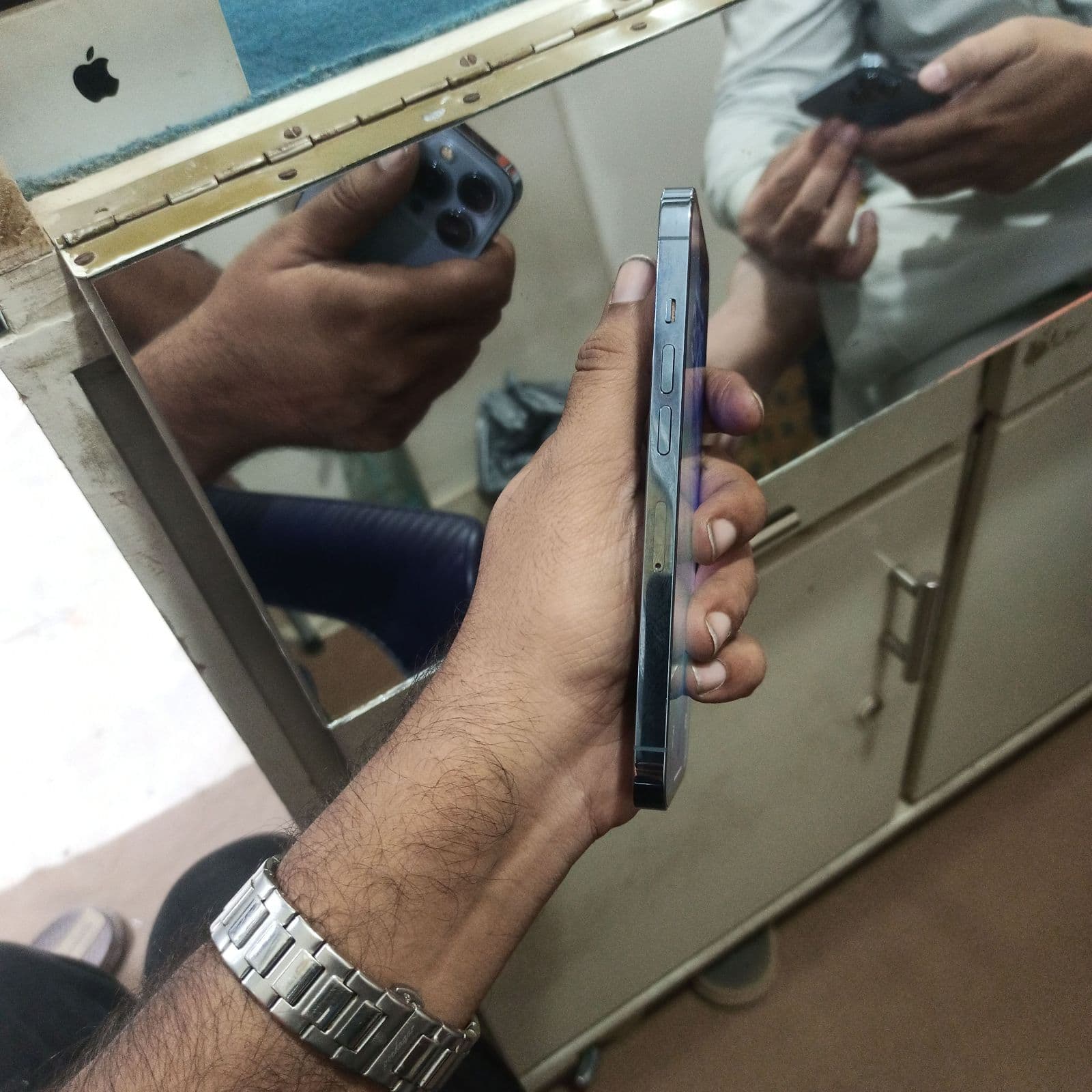 Apple iPhone 13 Pro 128GB in Sierra Blue — photo 3