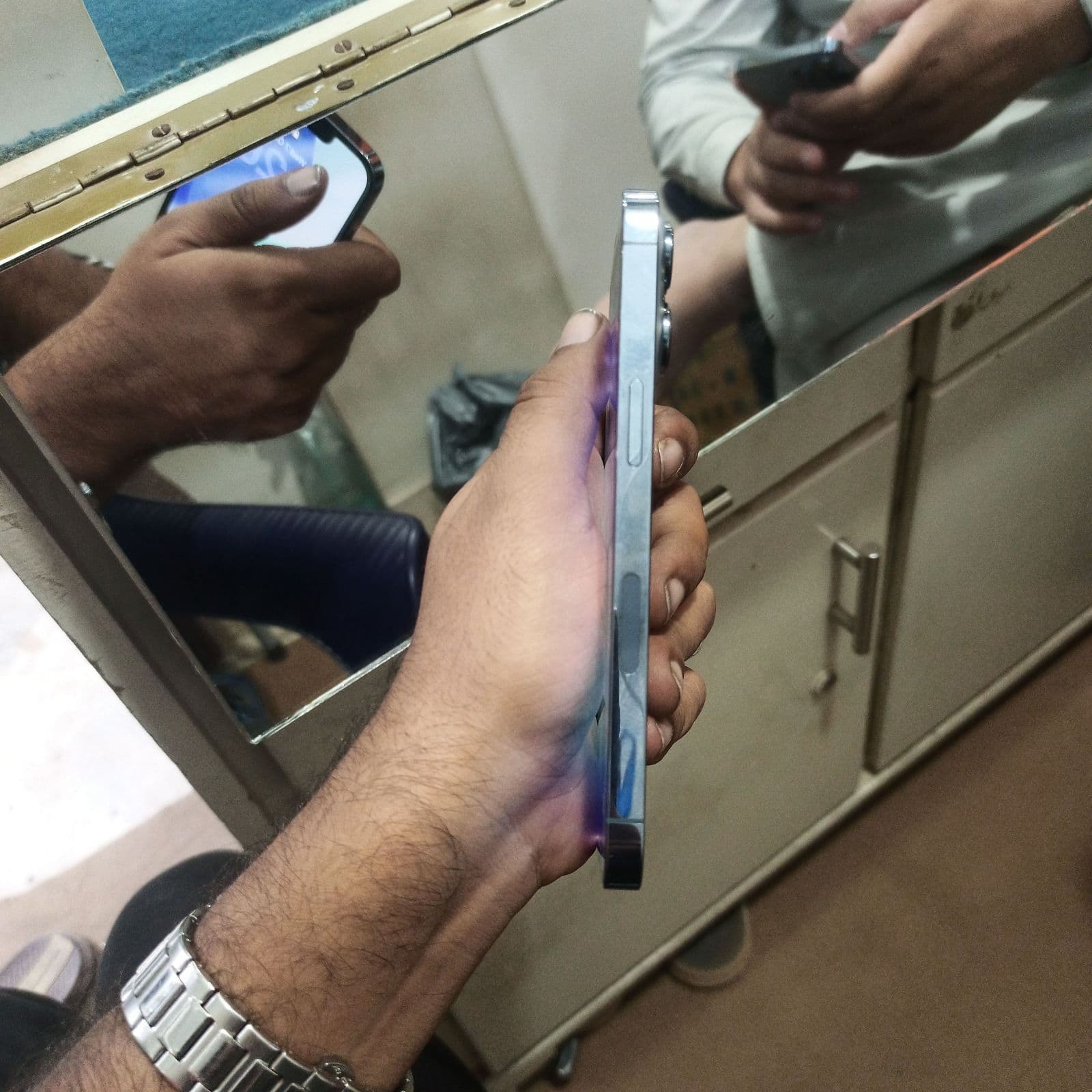 Apple iPhone 13 Pro 128GB in Sierra Blue — photo 4