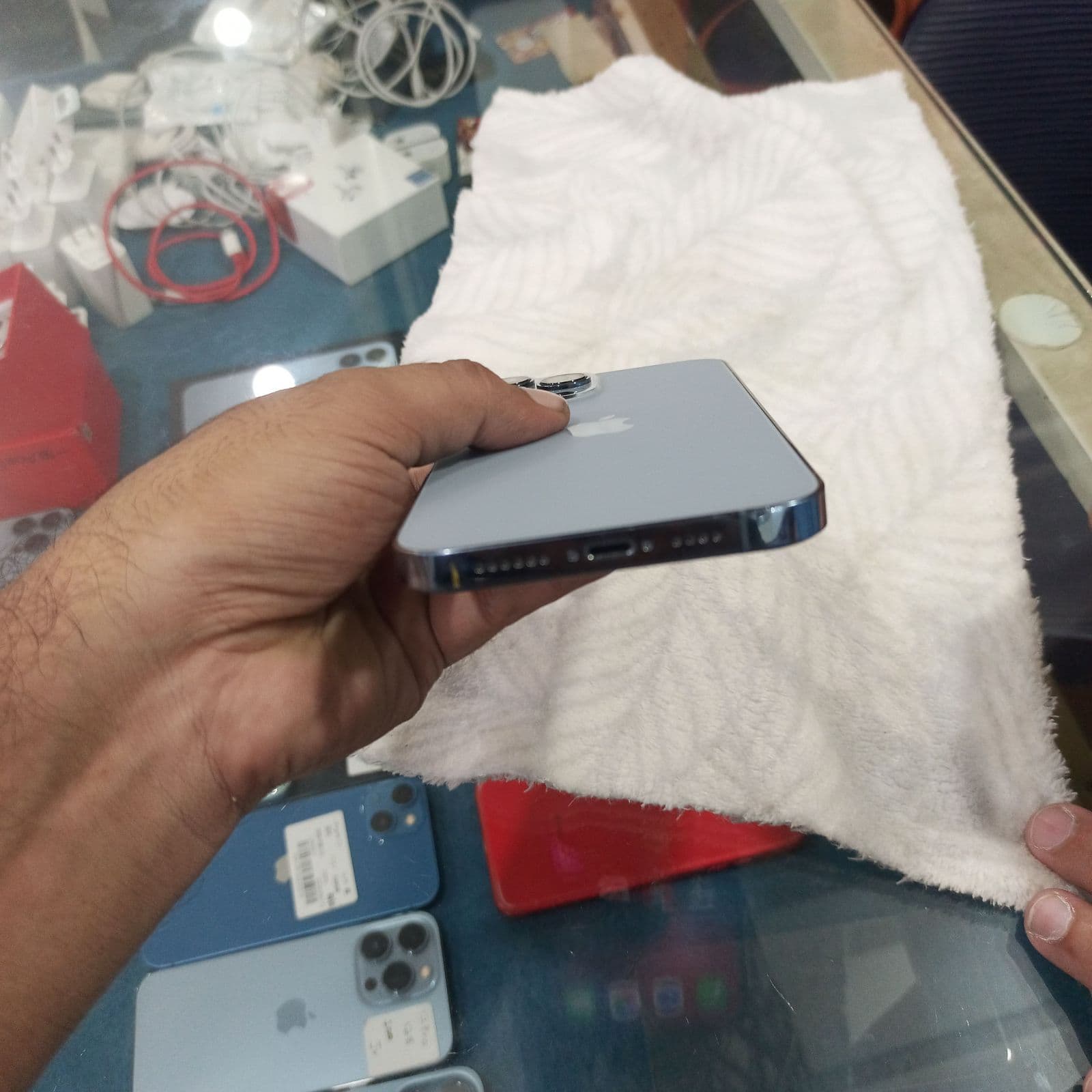 Apple iPhone 13 Pro Max 256GB in Sierra Blue — photo 4