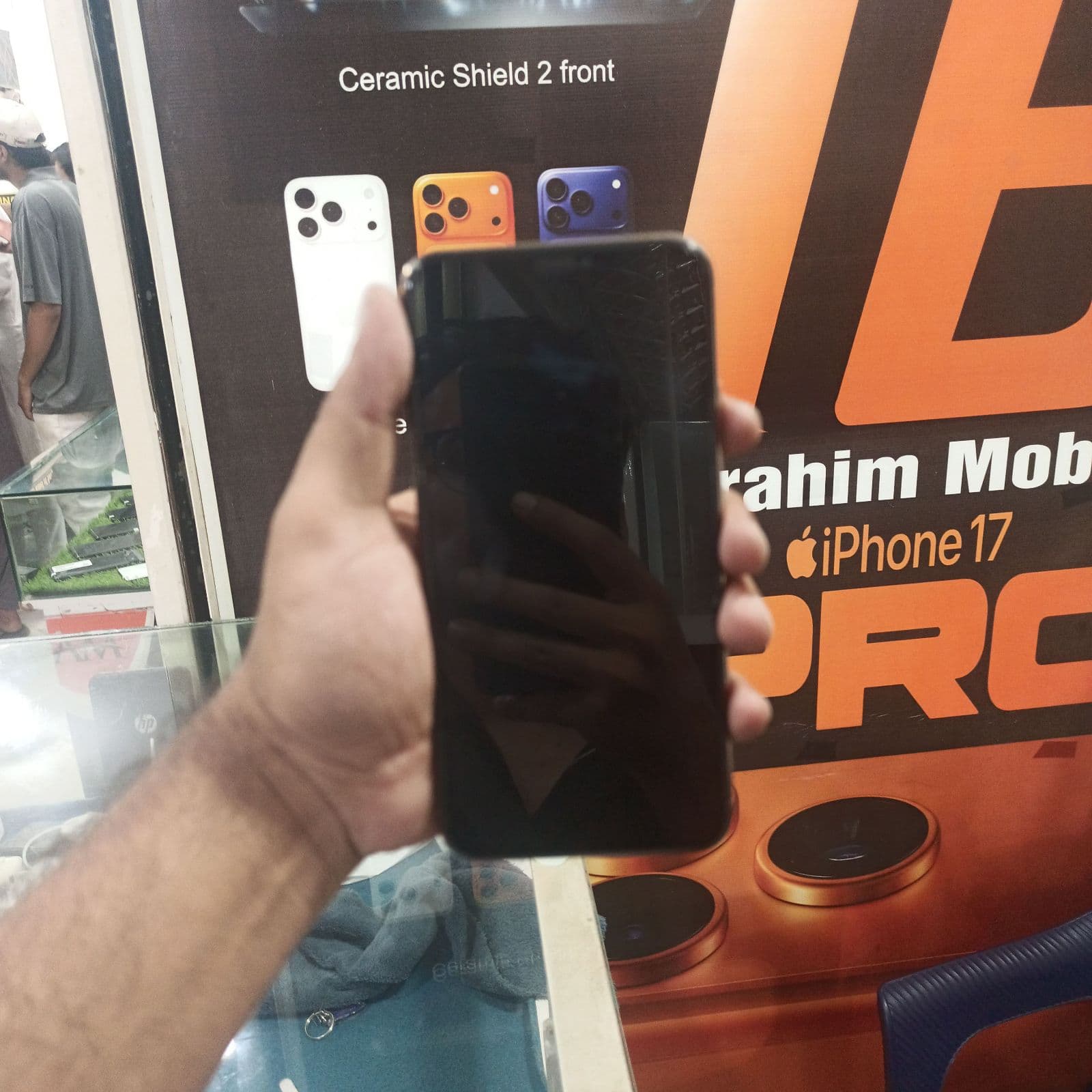 Apple iPhone 11 Pro Max 256GB in Gold — photo 2