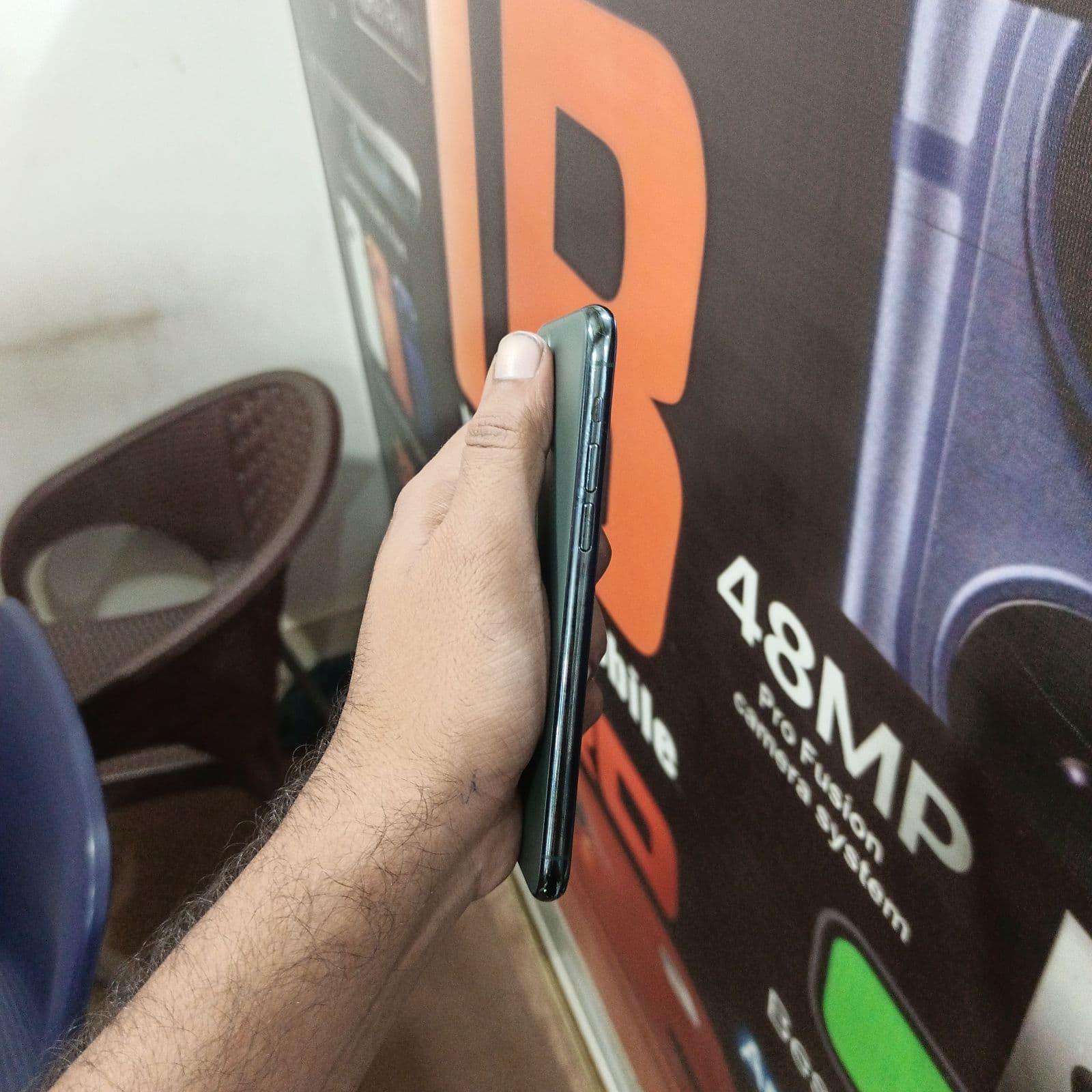 Apple iPhone 11 Pro 256GB in Midnight Green — photo 3