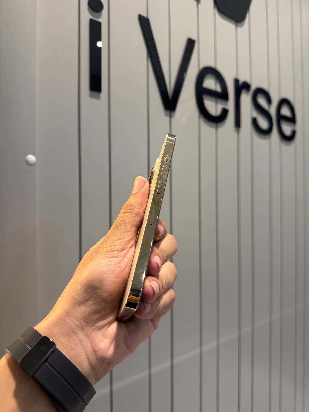 Apple iPhone 13 Pro 128GB in Gold — photo 2