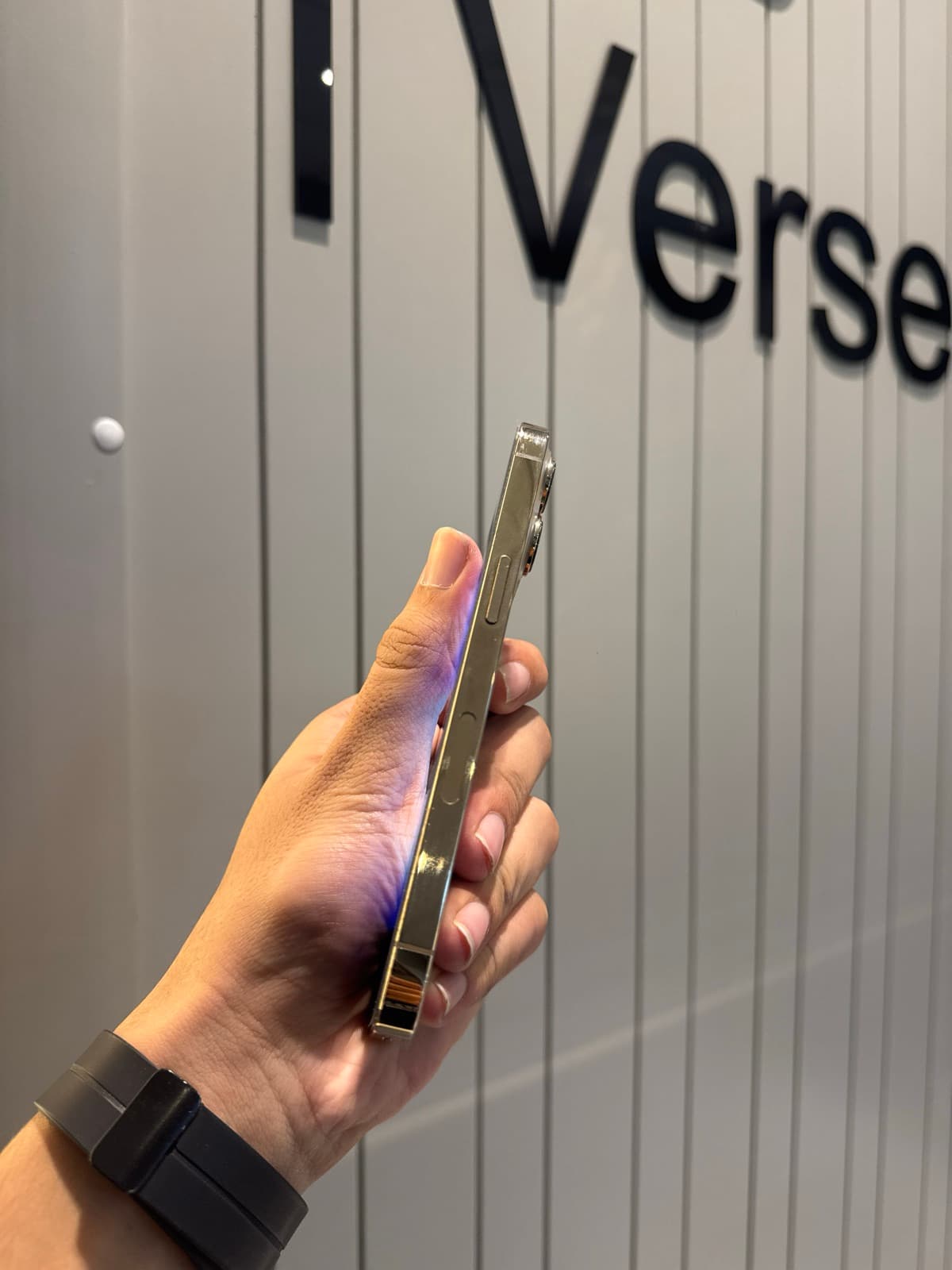 Apple iPhone 13 Pro 128GB in Gold — photo 3