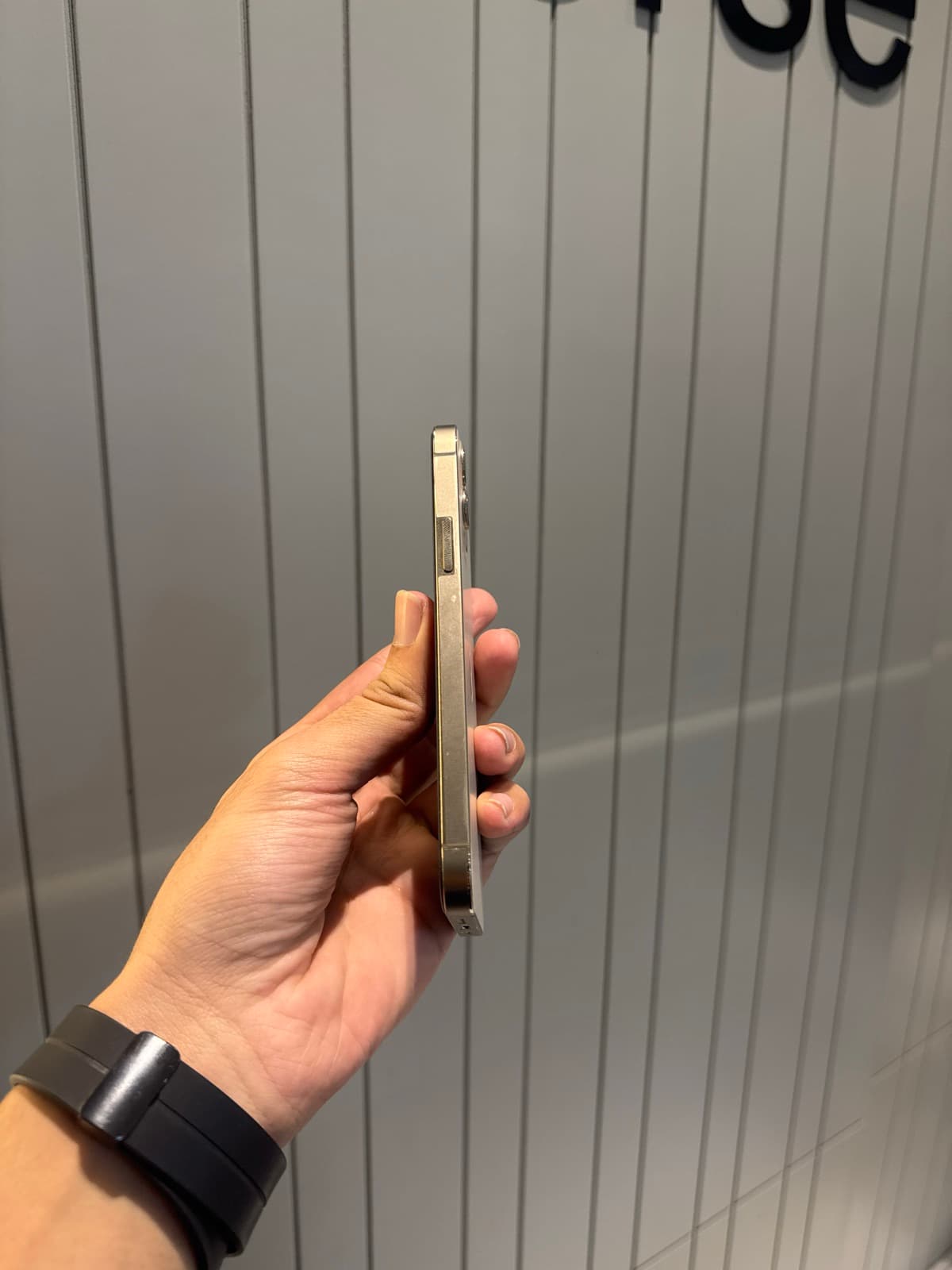 Apple iPhone 12 Pro 128GB in Gold — photo 3