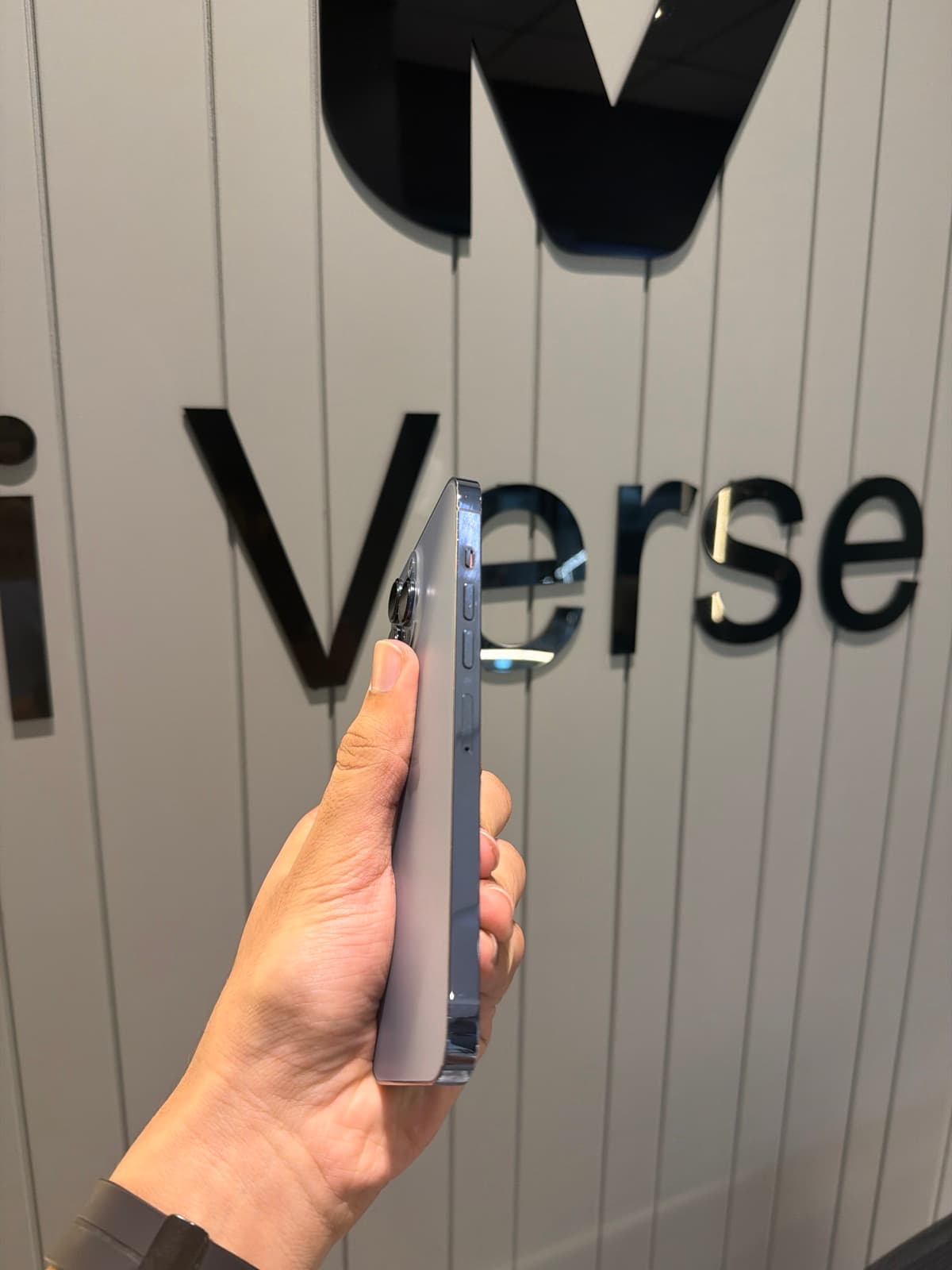 Apple iPhone 13 Pro Max 256GB in Sierra Blue — photo 2