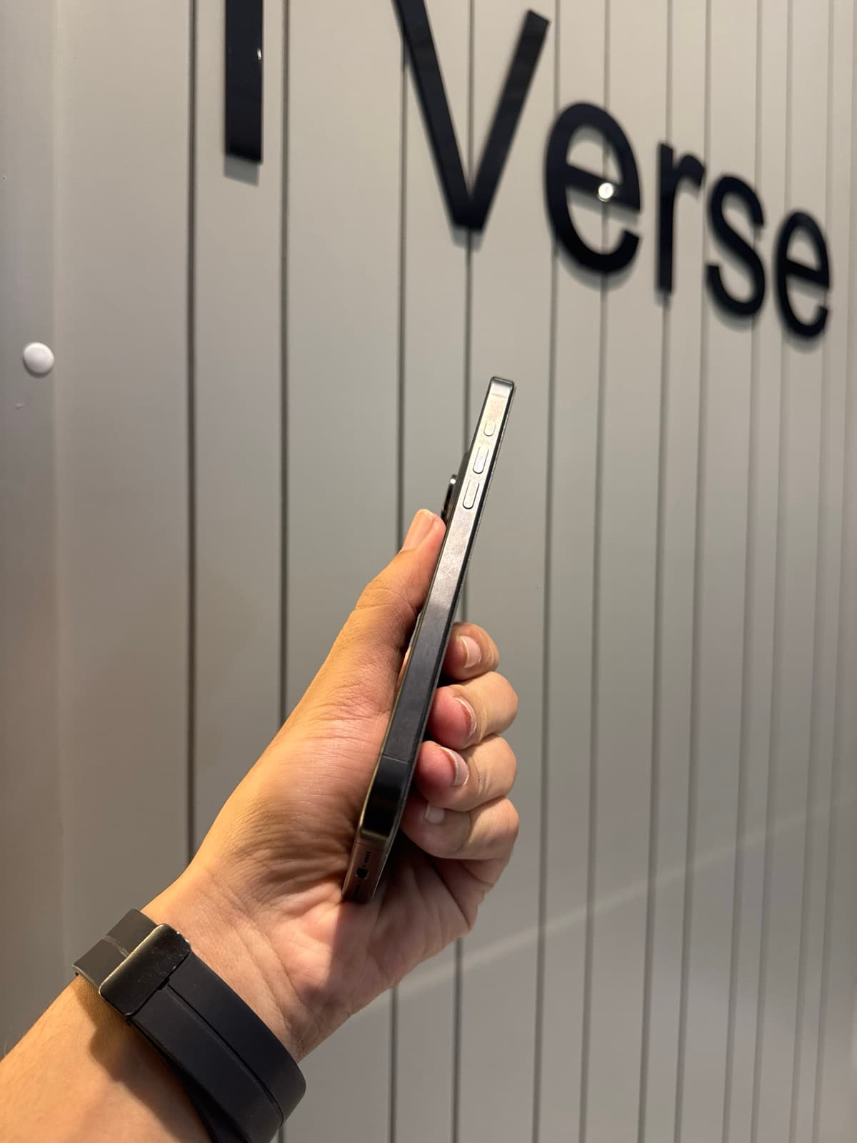 Apple iPhone 15 Pro Max 256GB in Black Titanium — photo 2