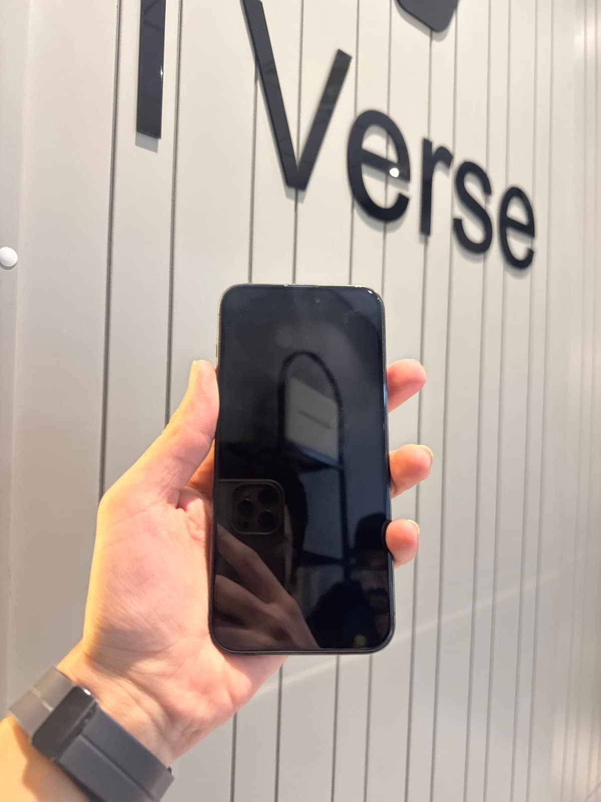 Apple iPhone 15 Pro Max 256GB in Black Titanium — photo 4