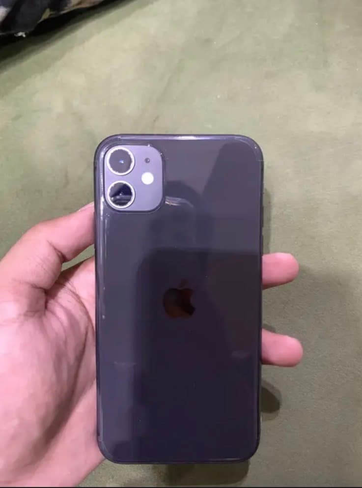 Apple iPhone 11 64GB in Black — photo 3