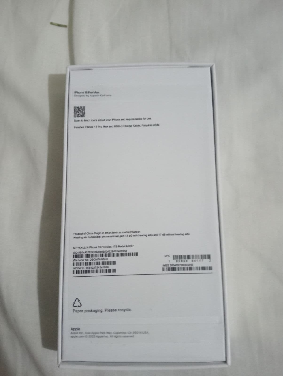 Apple iPhone 18 Pro Max 256GB in Glacier — photo 2