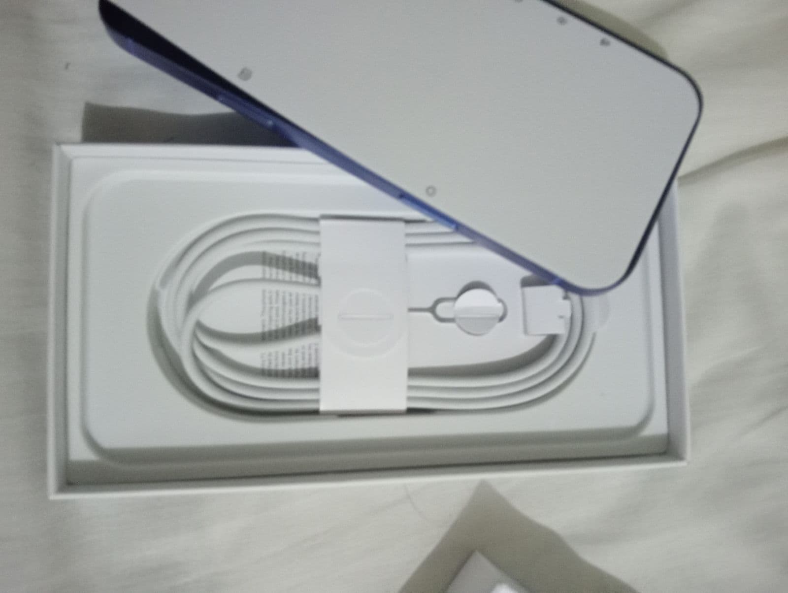 Apple iPhone 18 Pro Max 256GB in Glacier — photo 3