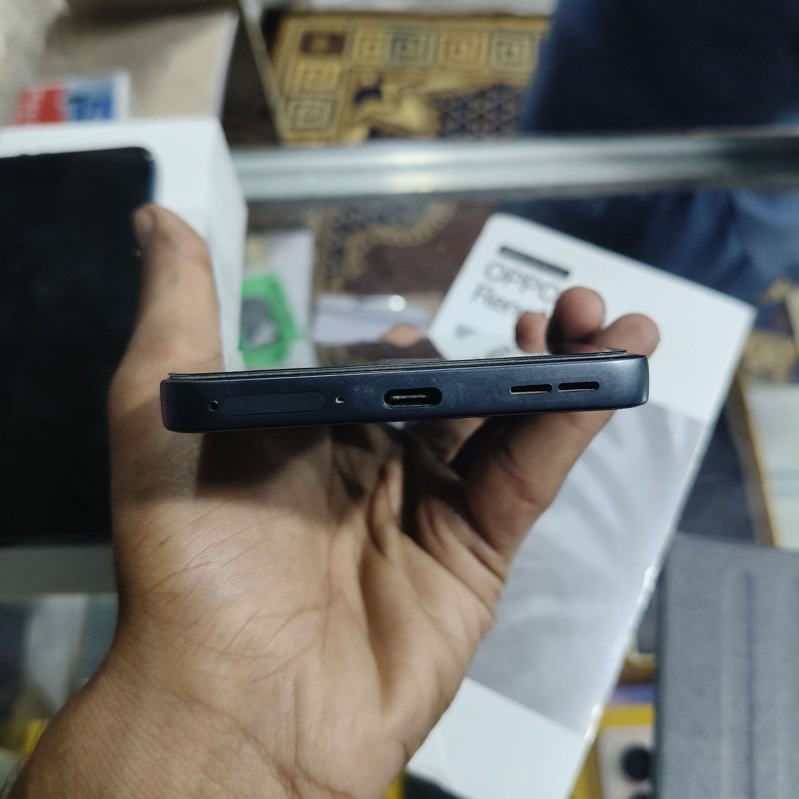 Oppo Reno 13 F 4G 8GB / 256GB in Graphite Grey — photo 3