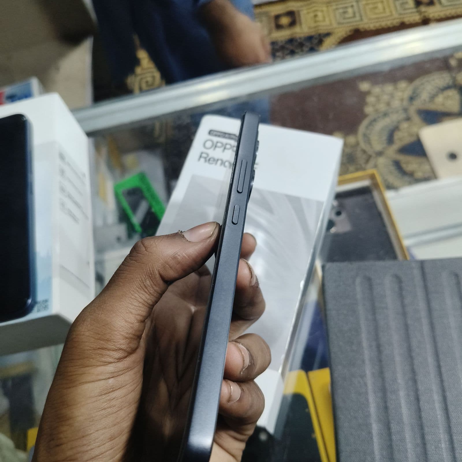 Oppo Reno 13 F 4G 8GB / 256GB in Graphite Grey — photo 4