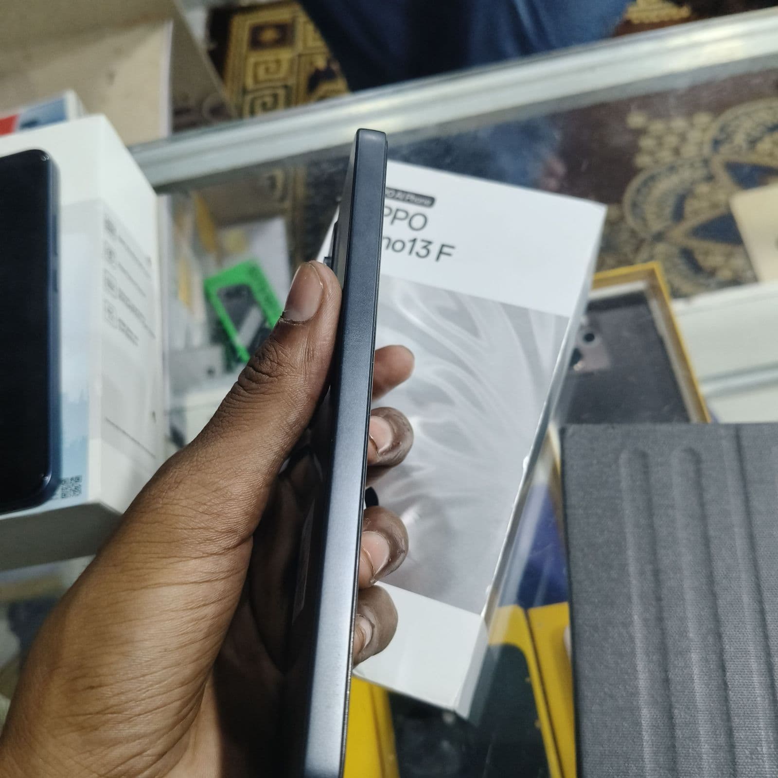 Oppo Reno 13 F 4G 8GB / 256GB in Graphite Grey — photo 5