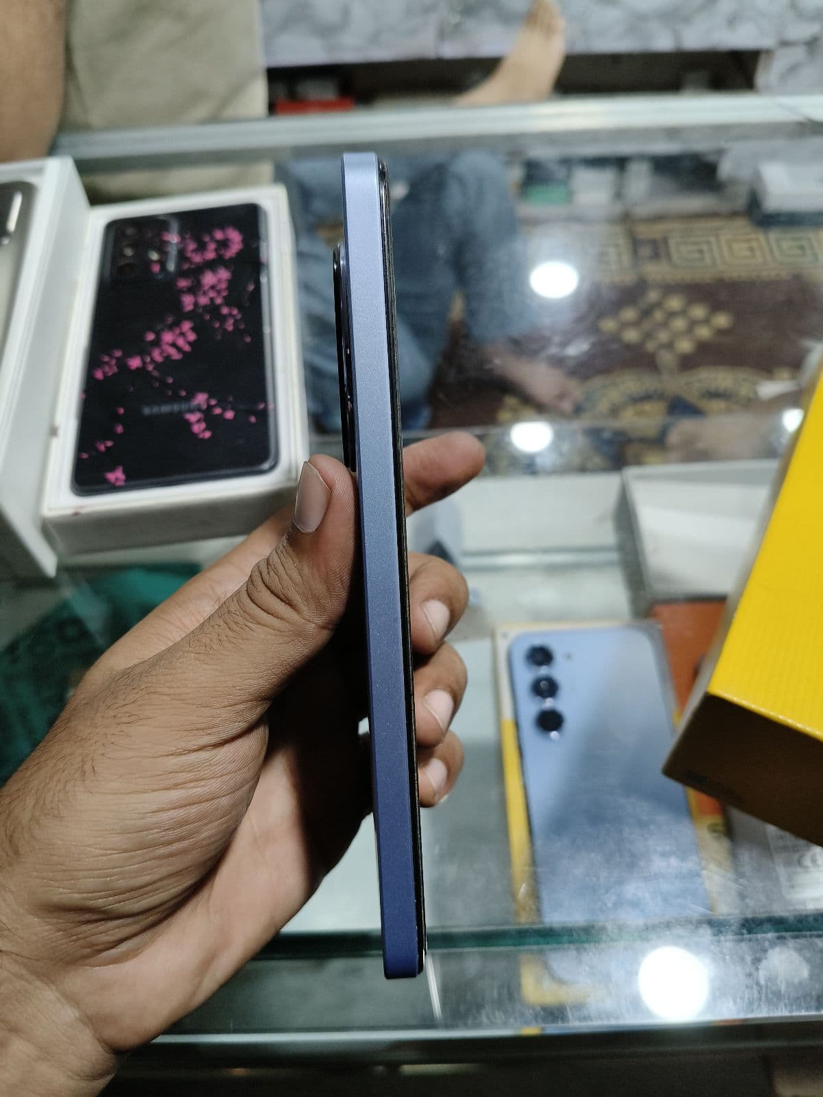 Realme 12 8GB / 256GB in Twilight Purple — photo 3