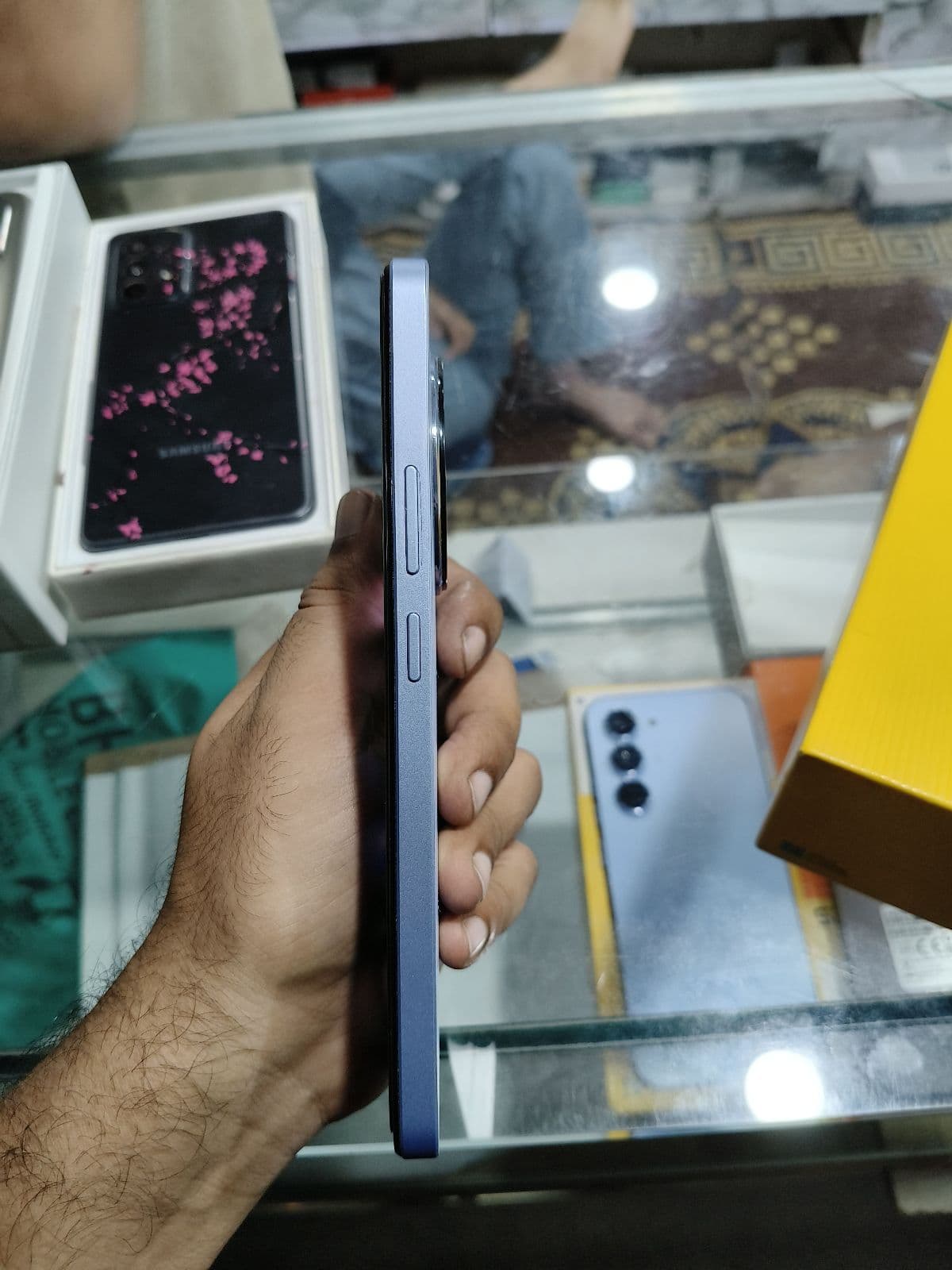 Realme 12 8GB / 256GB in Twilight Purple — photo 4