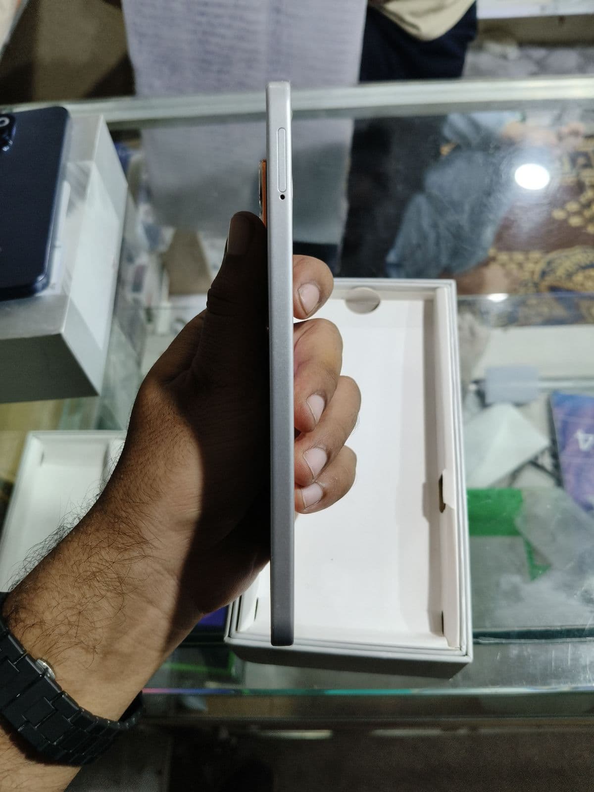 Infinix Hot 60 Pro 8GB / 128GB in Titanium Silver — photo 3