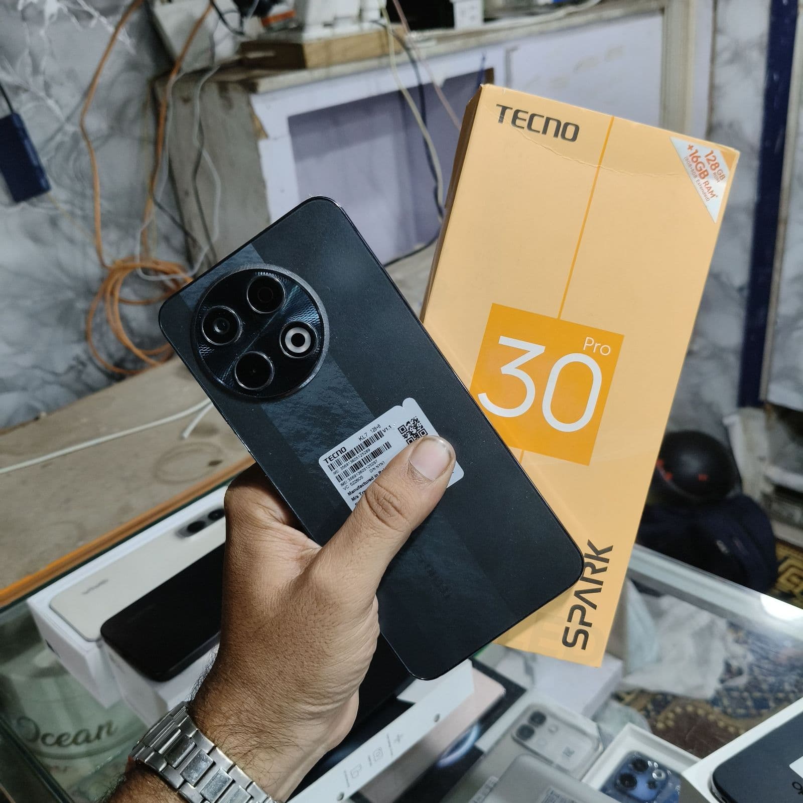 Tecno Spark 30 Pro · 8GB / 128GB