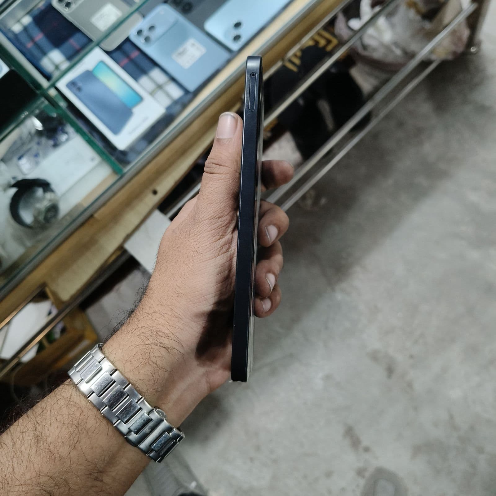 Samsung Galaxy A17 6GB / 128GB in Black — photo 3