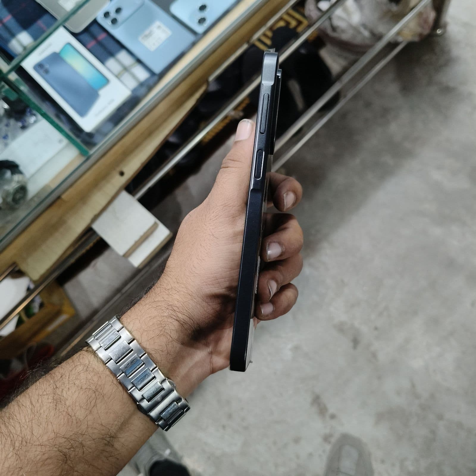 Samsung Galaxy A17 6GB / 128GB in Black — photo 4
