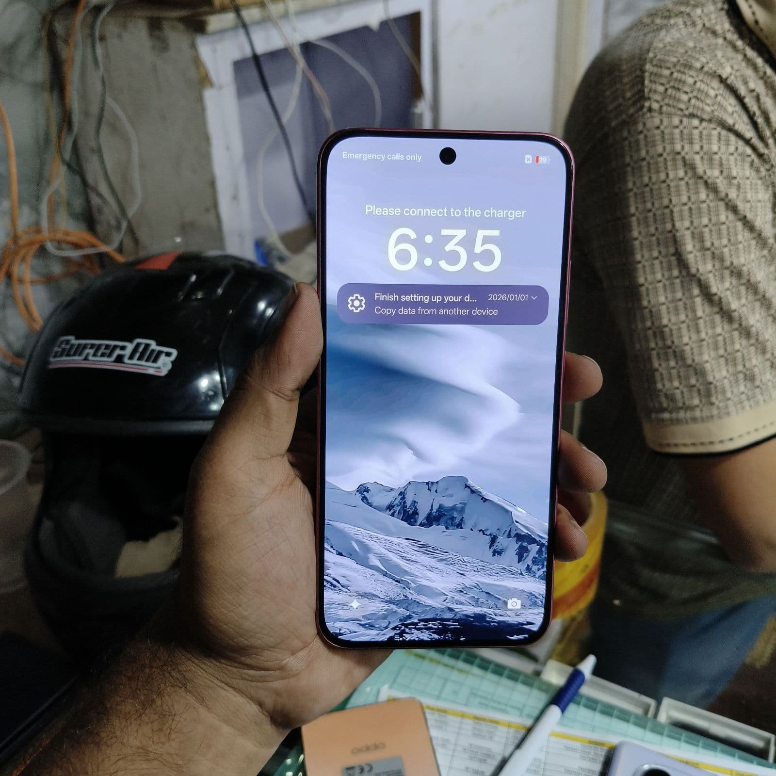 Oppo A6 Pro 8GB / 256GB in Coral Pink — photo 2