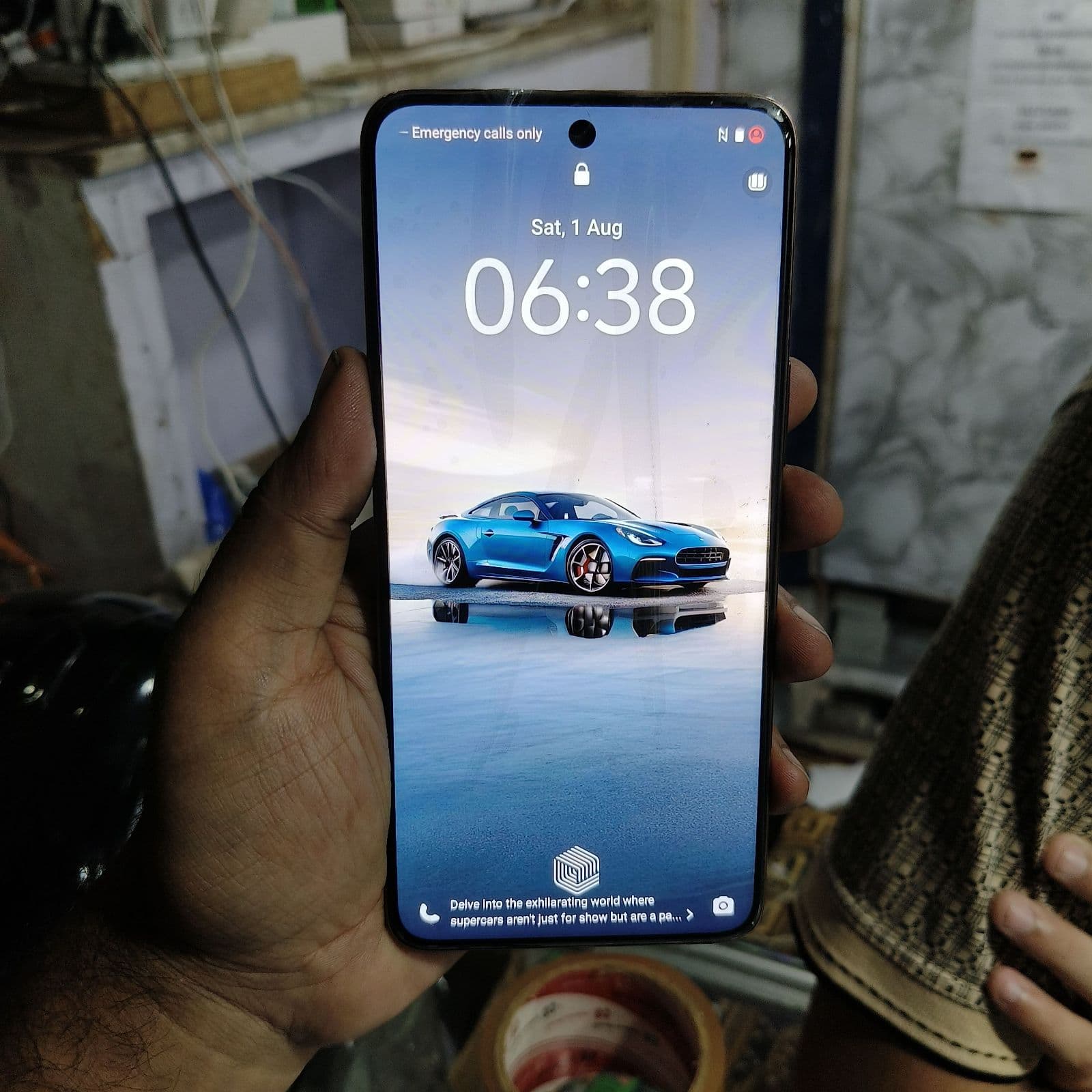Vivo V60 12GB / 512GB in Desert Gold — photo 2