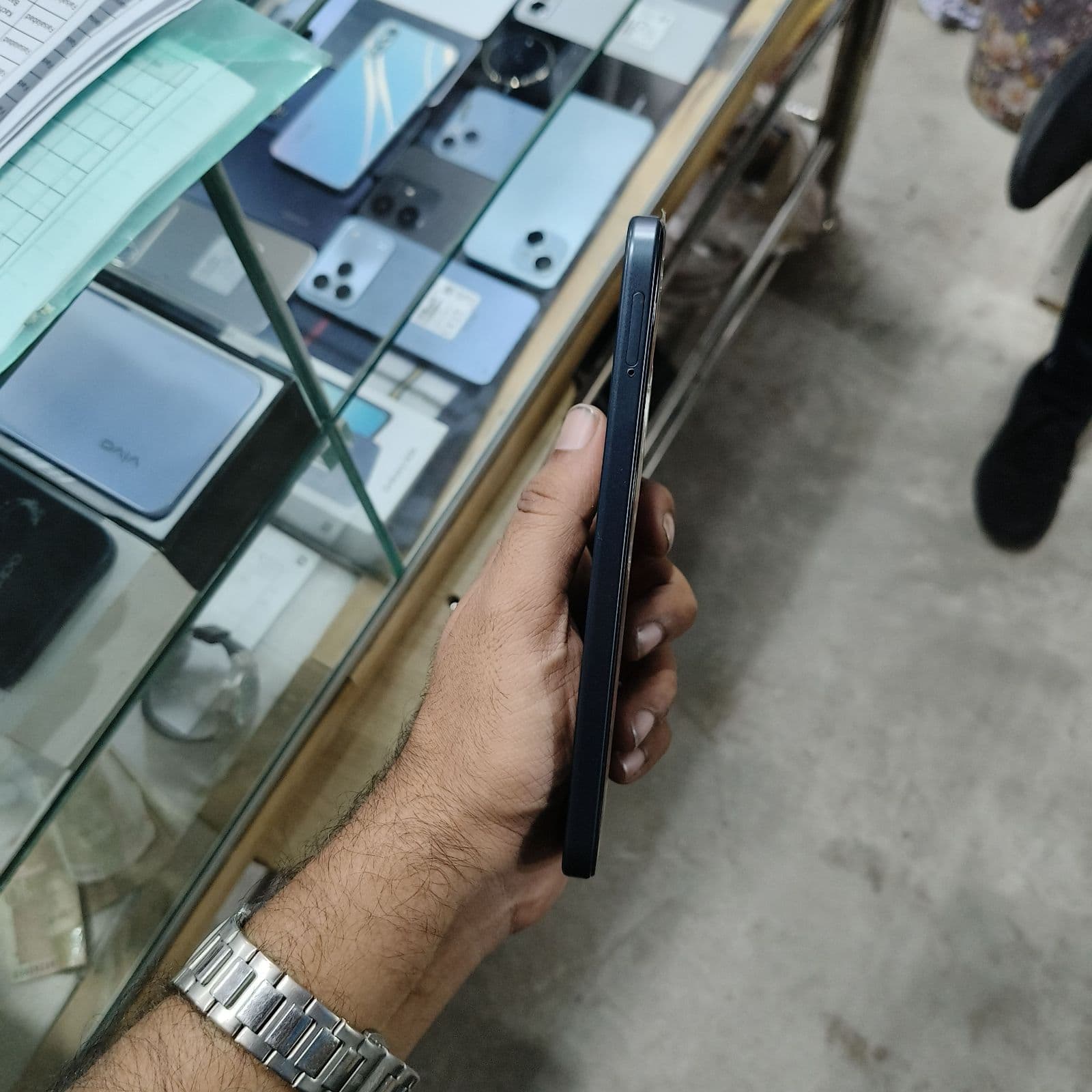 Oppo A6 8GB / 128GB in Sapphire Blue — photo 3