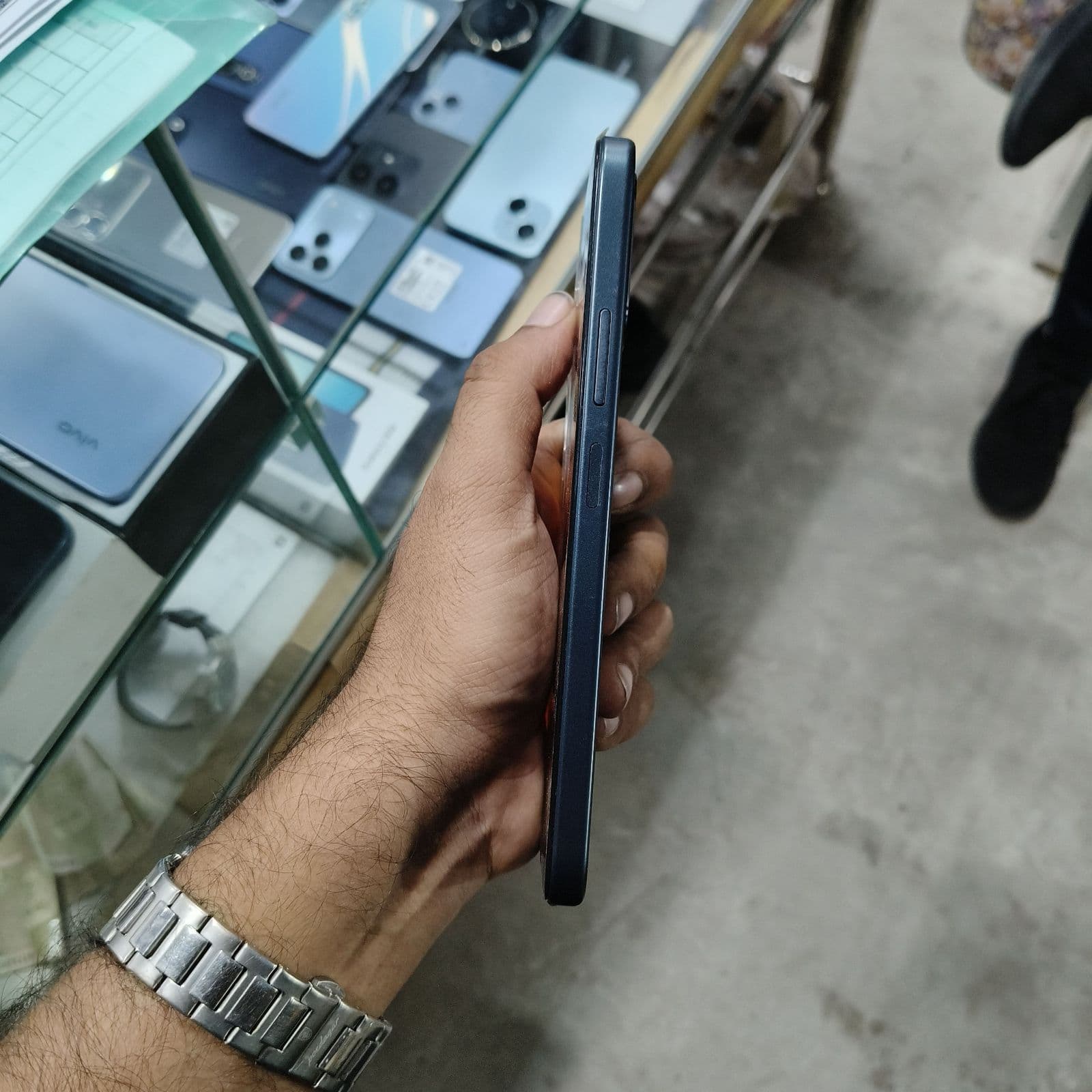 Oppo A6 8GB / 128GB in Sapphire Blue — photo 4