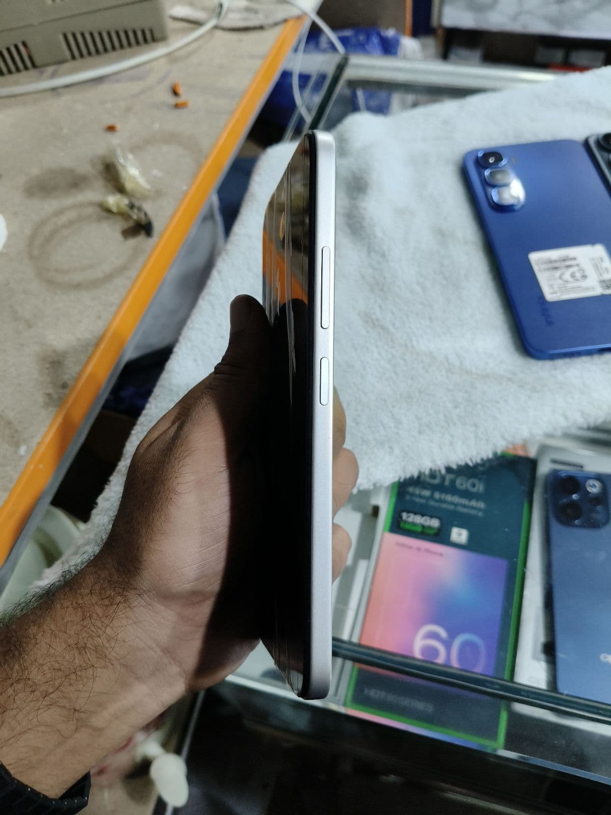 Infinix Smart 20 4GB / 128GB in Polaris Titanium — photo 4