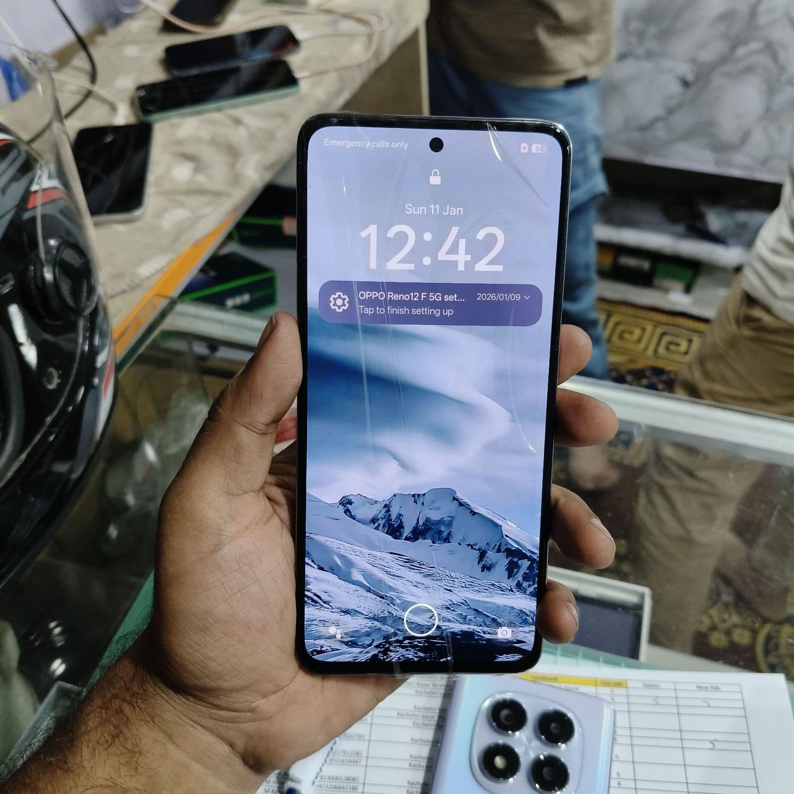 Oppo Reno 12 F 5G 12GB / 256GB in Amber Orange — photo 2