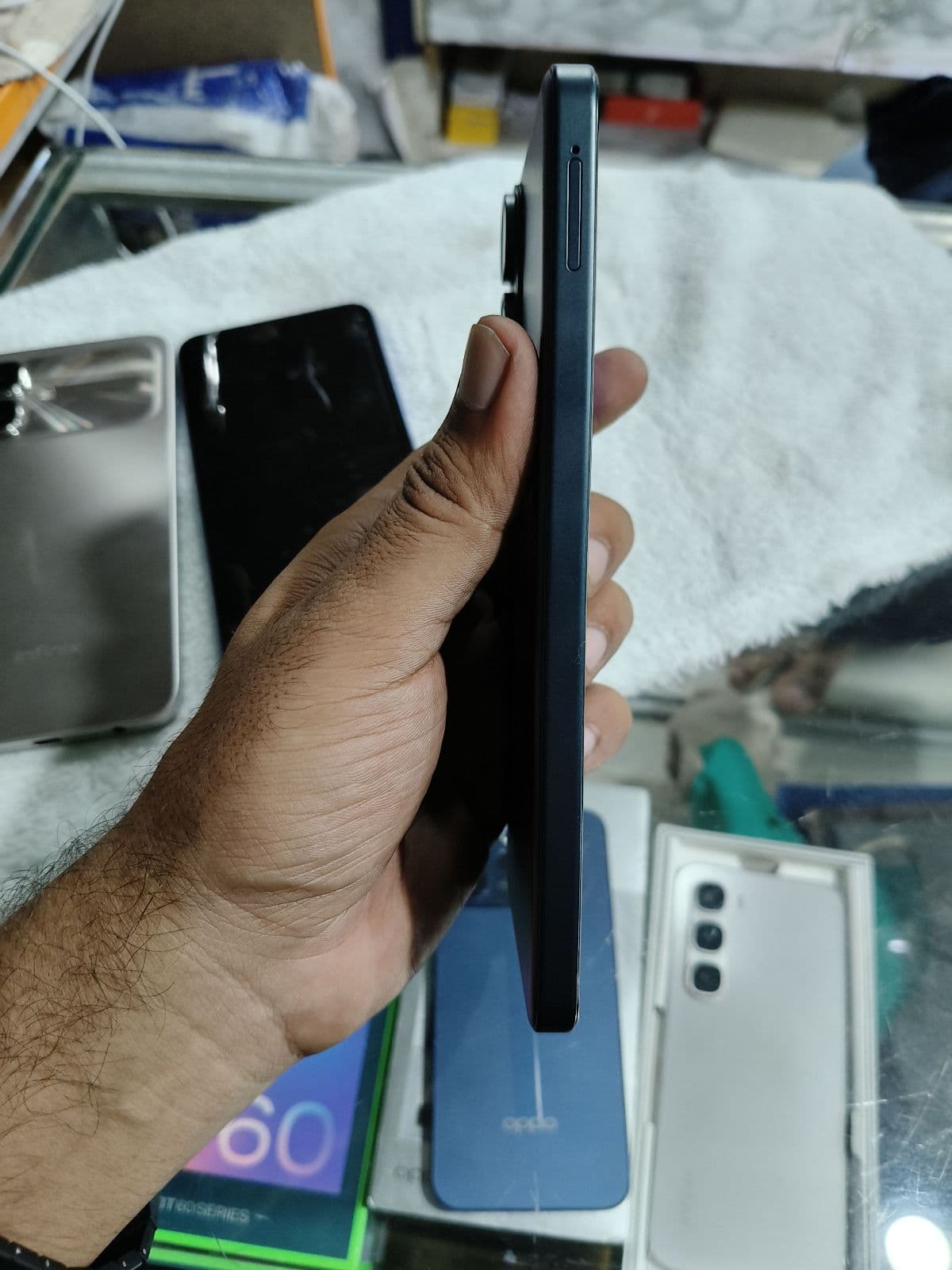 Vivo Y21d 4GB / 128GB in Jade Green — photo 3