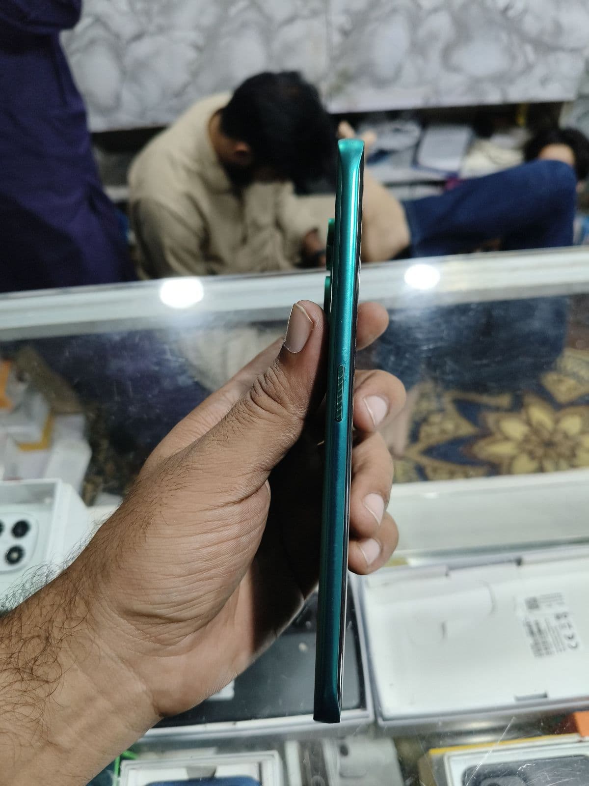 Tecno Spark 20 Pro 8GB / 256GB in Magic Skin 2.0 Green — photo 3