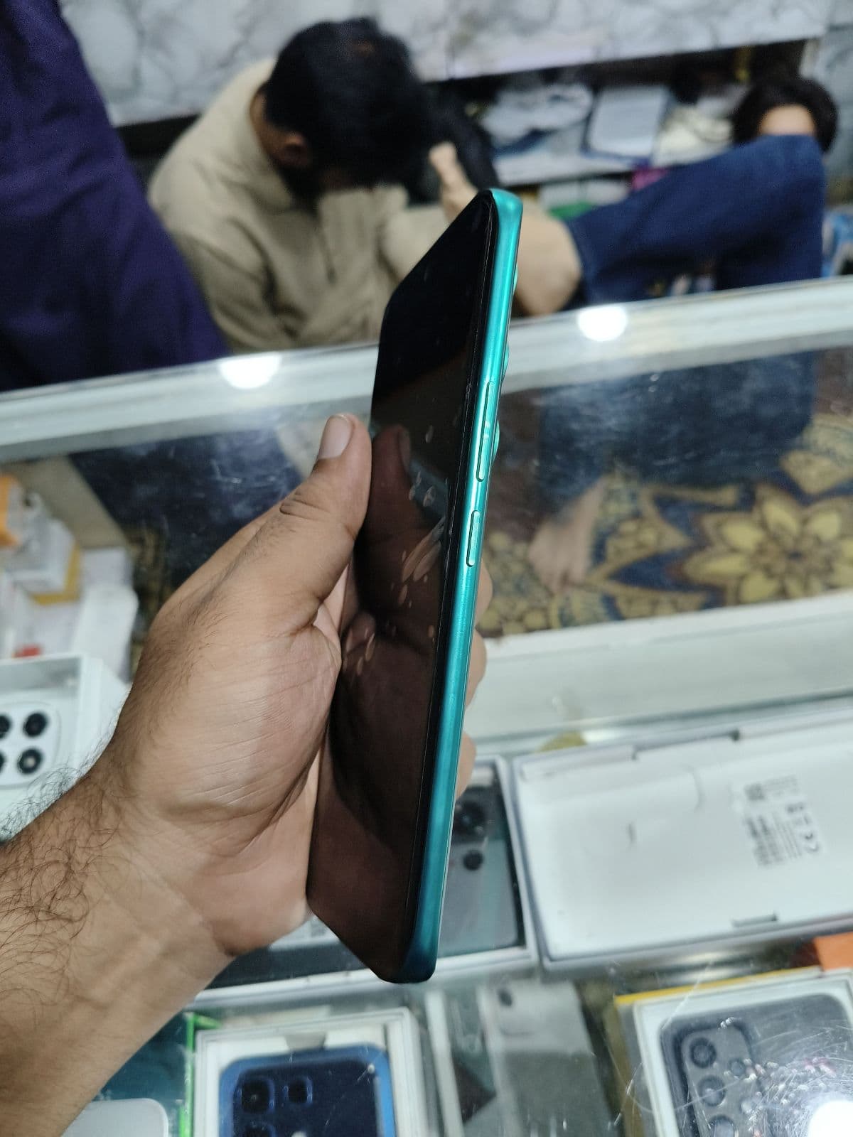 Tecno Spark 20 Pro 8GB / 256GB in Magic Skin 2.0 Green — photo 4