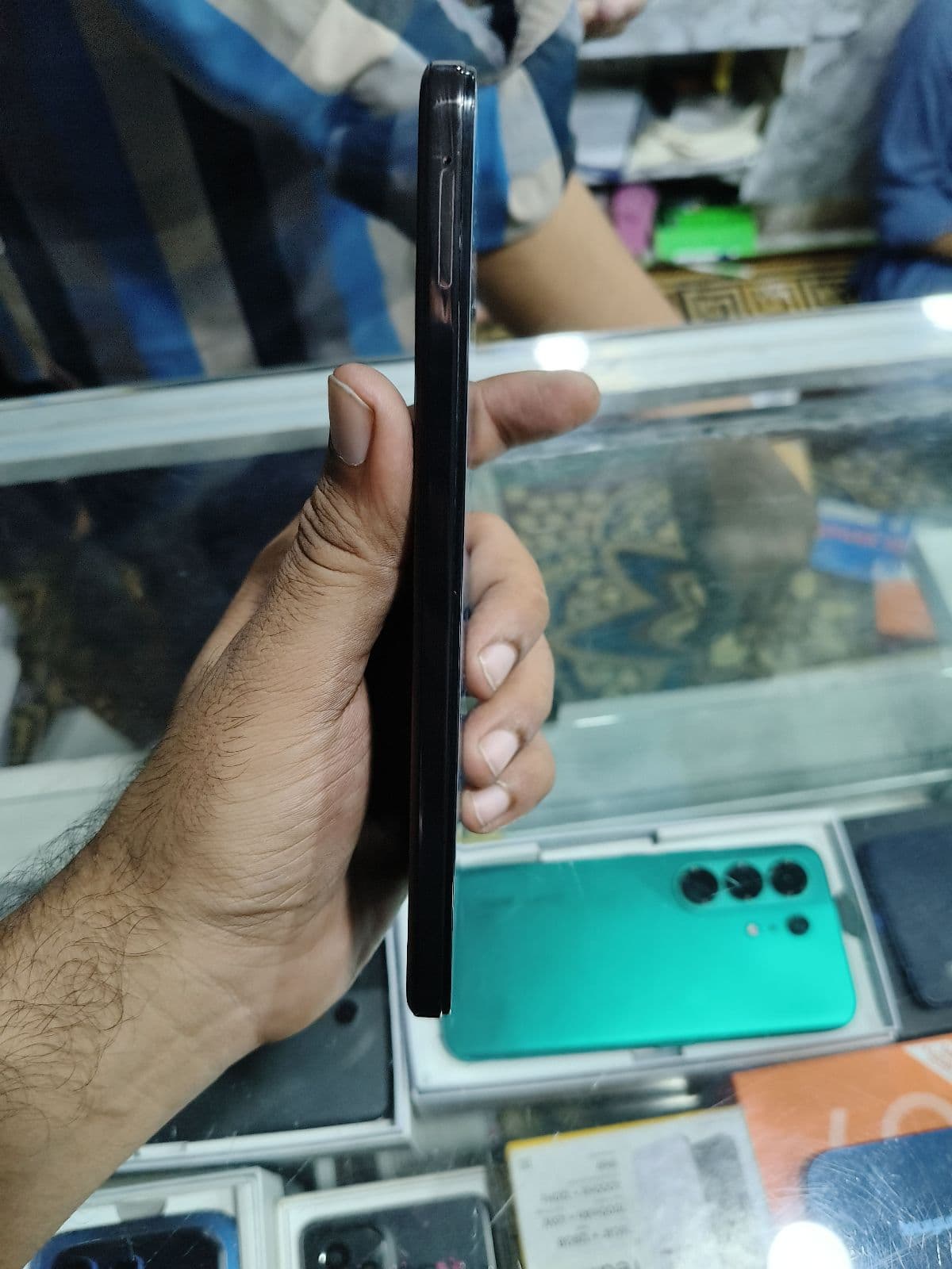 Vivo Y29 8GB / 256GB in Noble Brown — photo 3