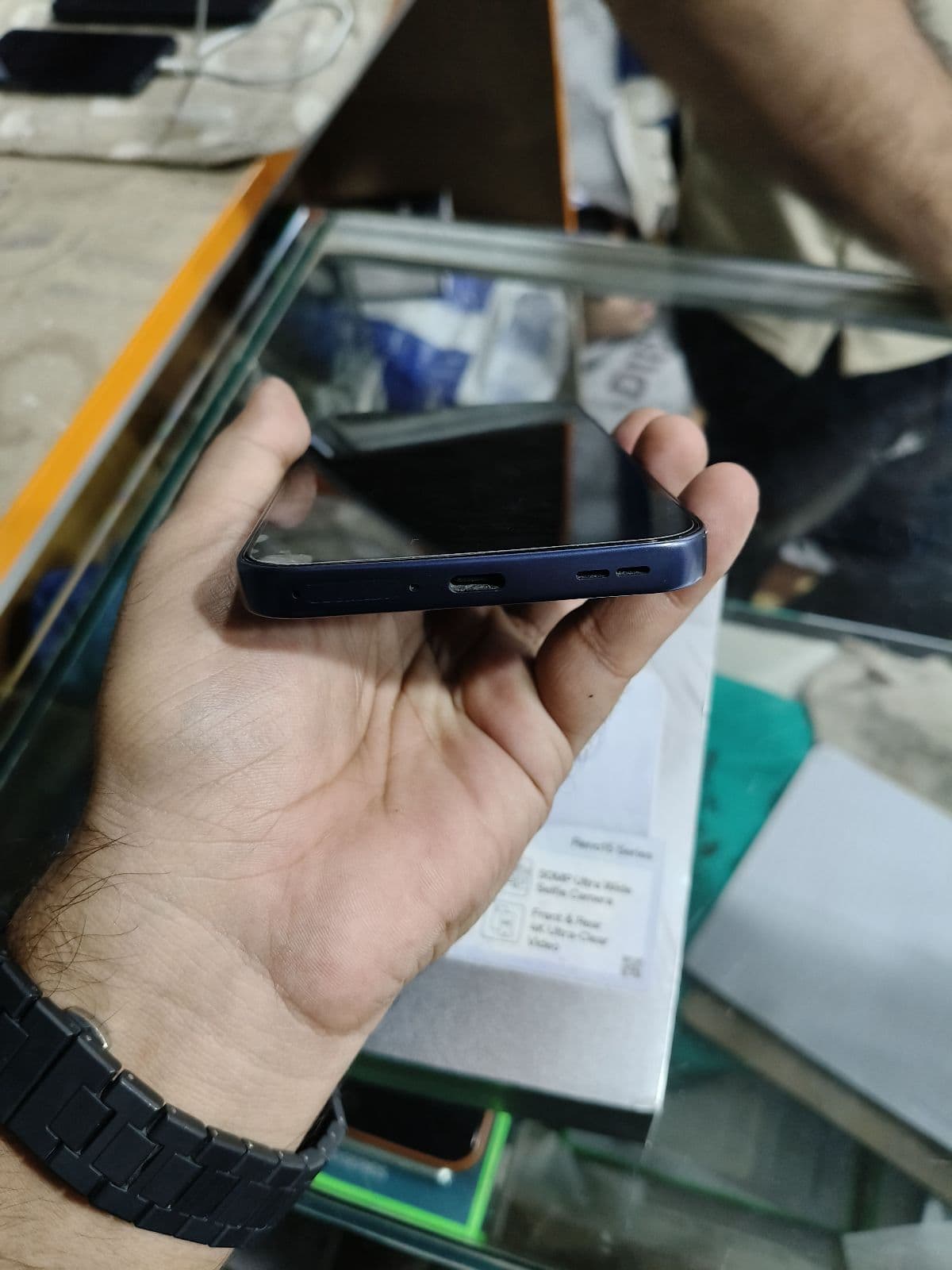 Oppo Reno 15 F 5G 8GB / 256GB in Twilight Blue — photo 4